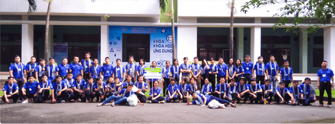 Quý Tân cùng đồng đội trong Chiến dịch Tình nguyện Mùa Hè Xanh năm 2019 mặt trận Châu Thành, Bến Tre.