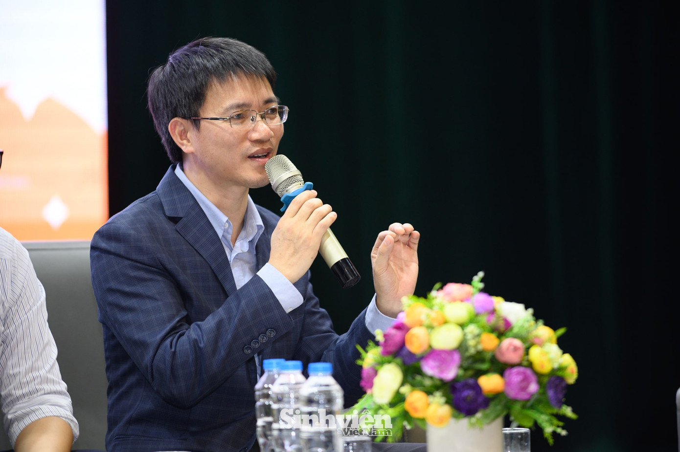 Nhà báo Nguyễn Tuấn Anh: “Không có công thức chuẩn nào cho việc xây dựng thương hiệu cá nhân vì nếu ai cũng làm giống nhau thì yếu tố “cá nhân” không còn nữa.” Nhà báo Nguyễn Tuấn Anh: “Không có công thức chuẩn nào cho việc xây dựng thương hiệu cá nhân vì nếu ai cũng làm giống nhau thì yếu tố “cá nhân” không còn nữa.”