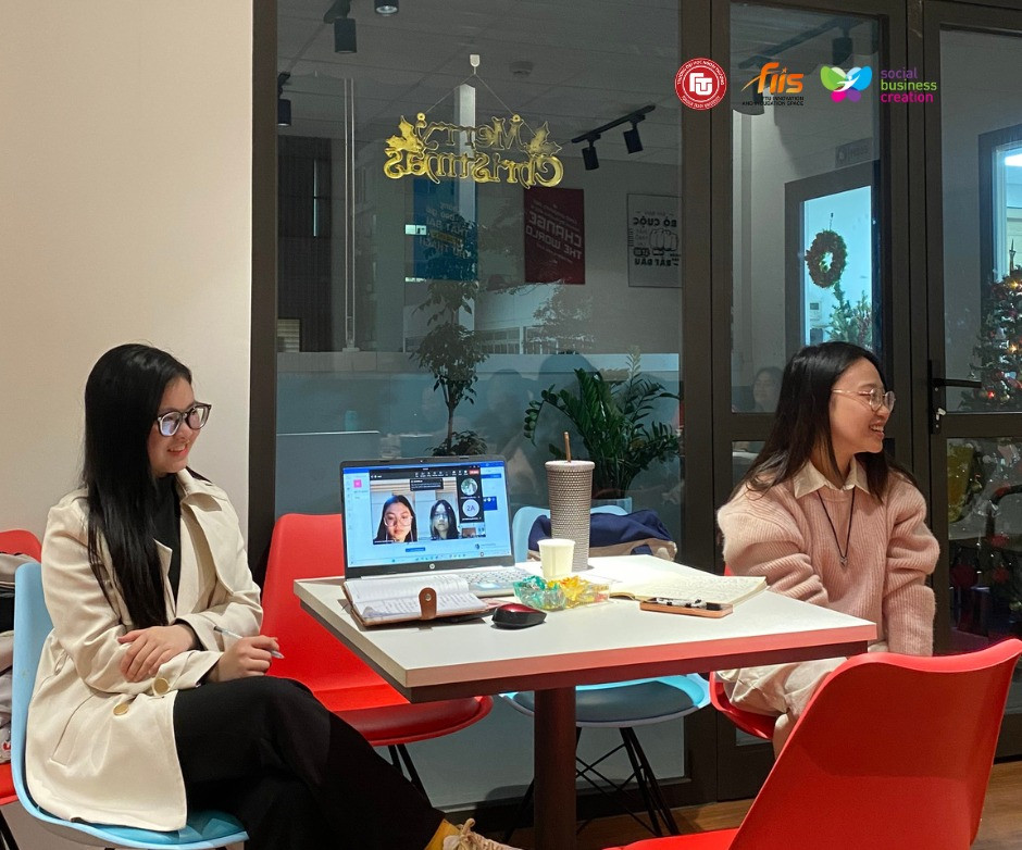 Trang Nhung tham gia talkshow nội bộ của SBC Youth Community. Trang Nhung tham gia talkshow nội bộ của SBC Youth Community.