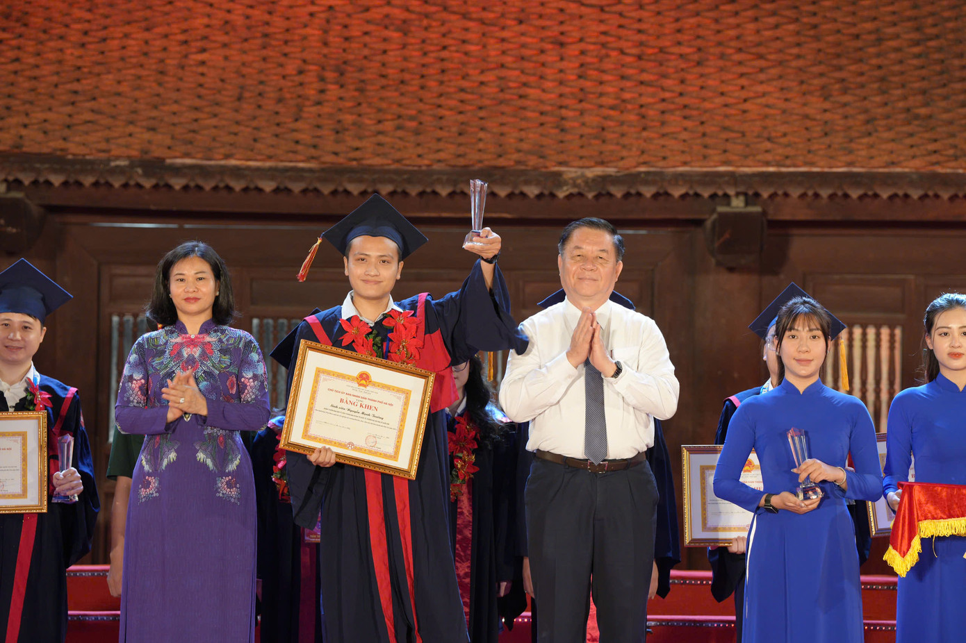 Mạnh Trường được mệnh danh là “thợ săn học bổng”. Mạnh Trường được mệnh danh là “thợ săn học bổng”.