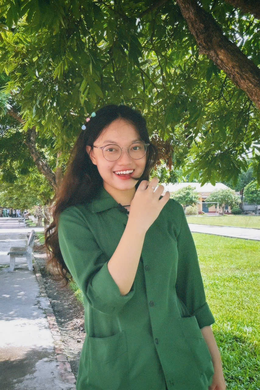 Nguyễn Ngọc Huyền hiện là sinh viên năm ba ngành Kinh doanh quốc tế Học viện Ngoại giao. Nguyễn Ngọc Huyền hiện là sinh viên năm ba ngành Kinh doanh quốc tế Học viện Ngoại giao.