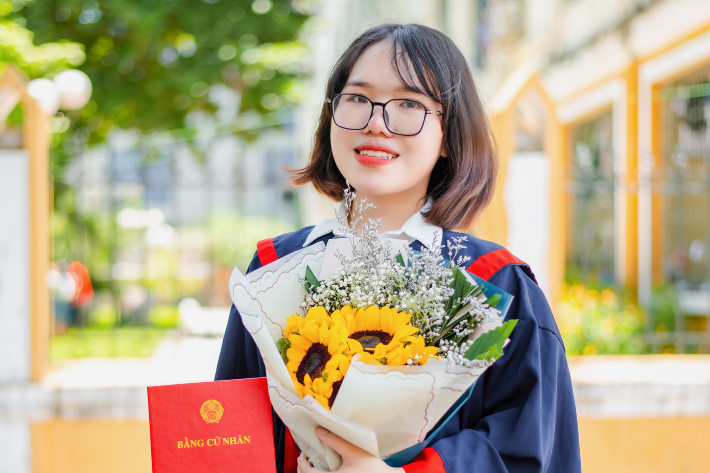 Thảo Nguyên trong ngày tốt nghiệp đại học. Thảo Nguyên trong ngày tốt nghiệp đại học.