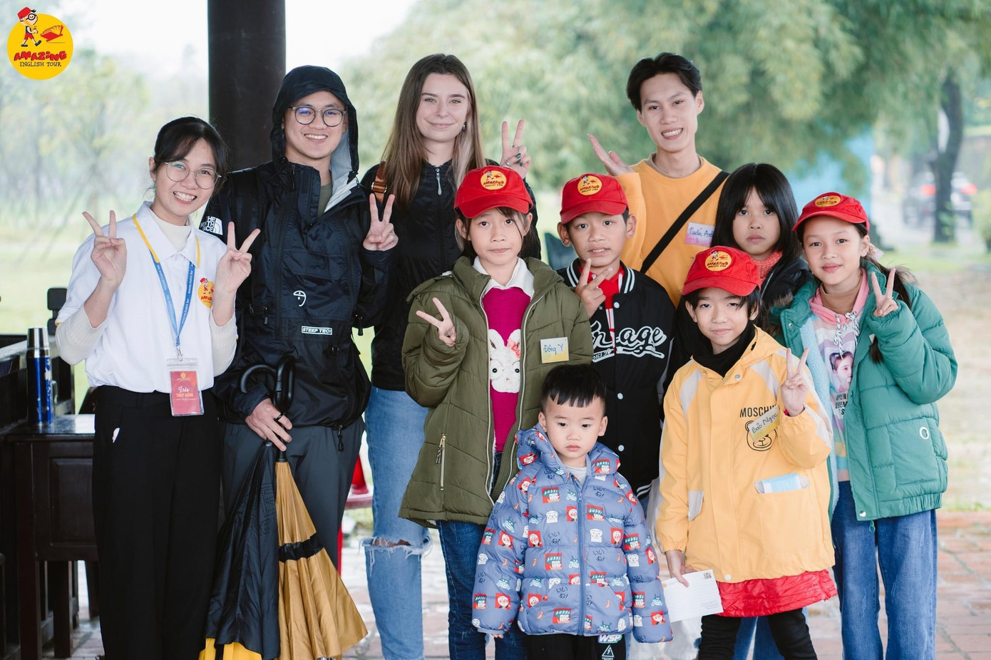 Thúy Hồng tham gia dẫn Tour du lịch Tiếng Anh.