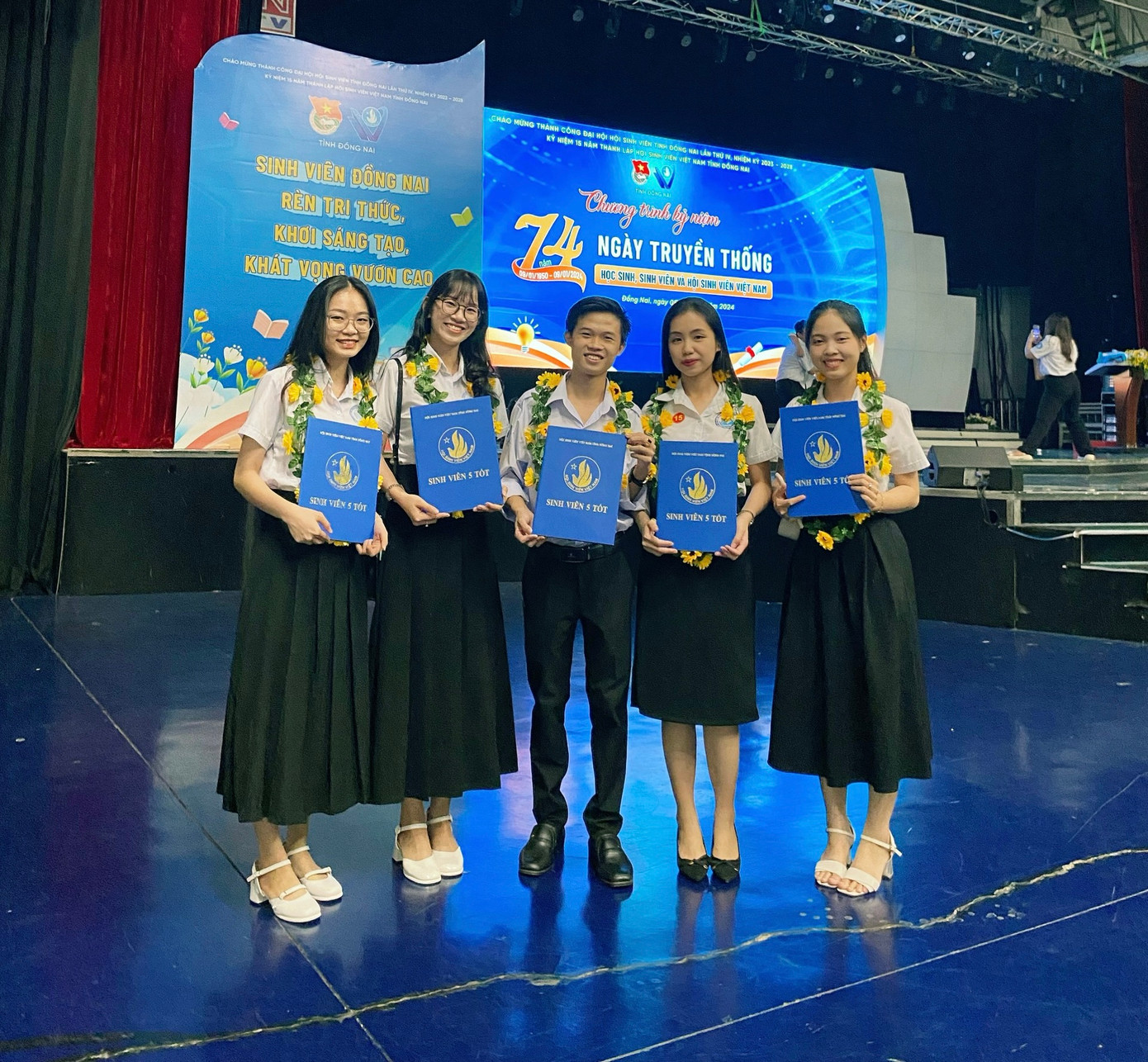 Đạt danh hiệu Sinh viên 5 Tốt cấp Tỉnh Đồng Nai trong 3 năm liền. Đạt danh hiệu Sinh viên 5 Tốt cấp Tỉnh Đồng Nai trong 3 năm liền.