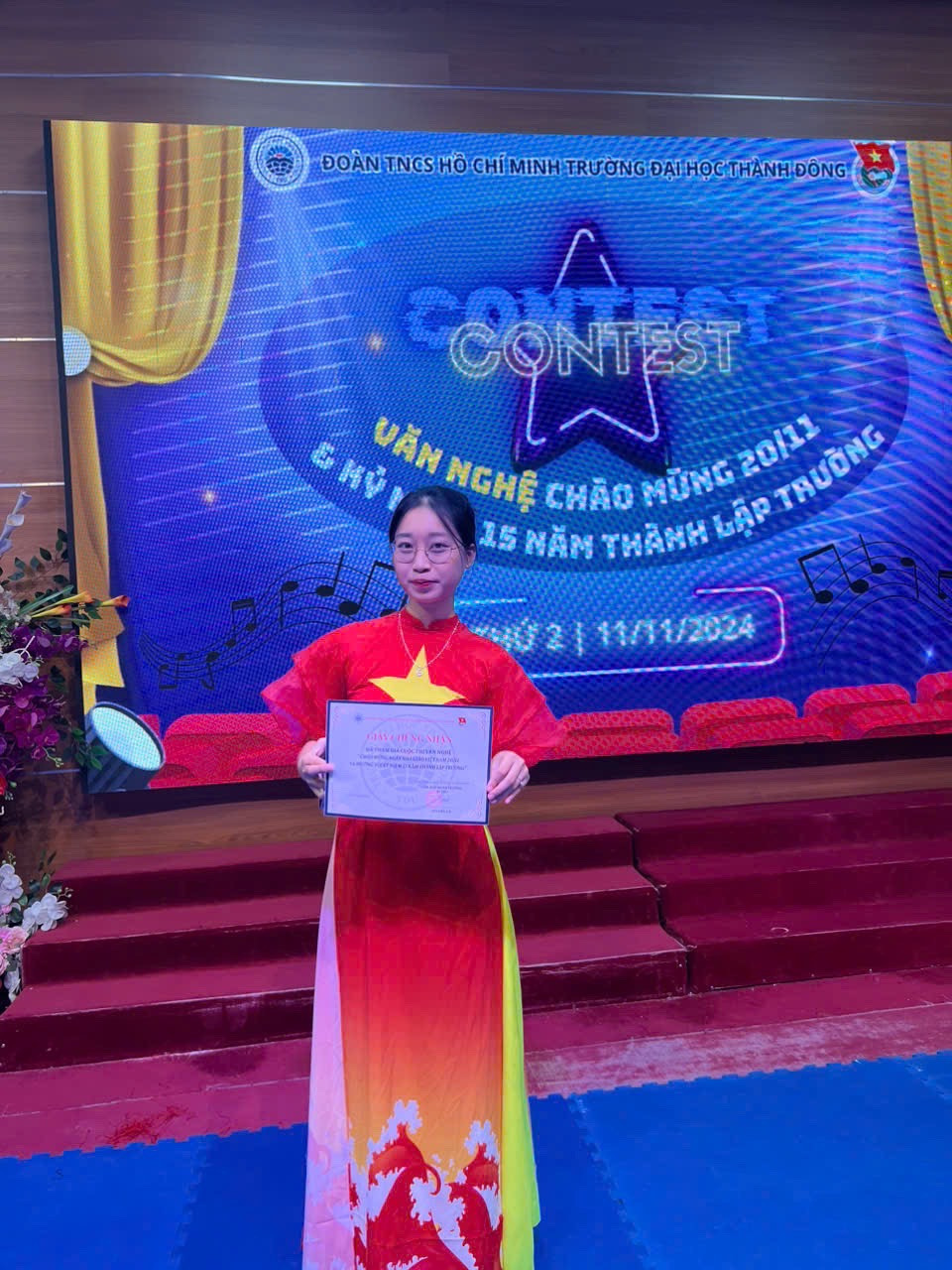 Thùy Linh cùng đội đã xuất sắc đạt giải Nhì trong một cuộc thi văn nghệ toàn trường – thành tích đầu tiên ở môi trường đại học. Thùy Linh cùng đội đã xuất sắc đạt giải Nhì trong một cuộc thi văn nghệ toàn trường – thành tích đầu tiên ở môi trường đại học.