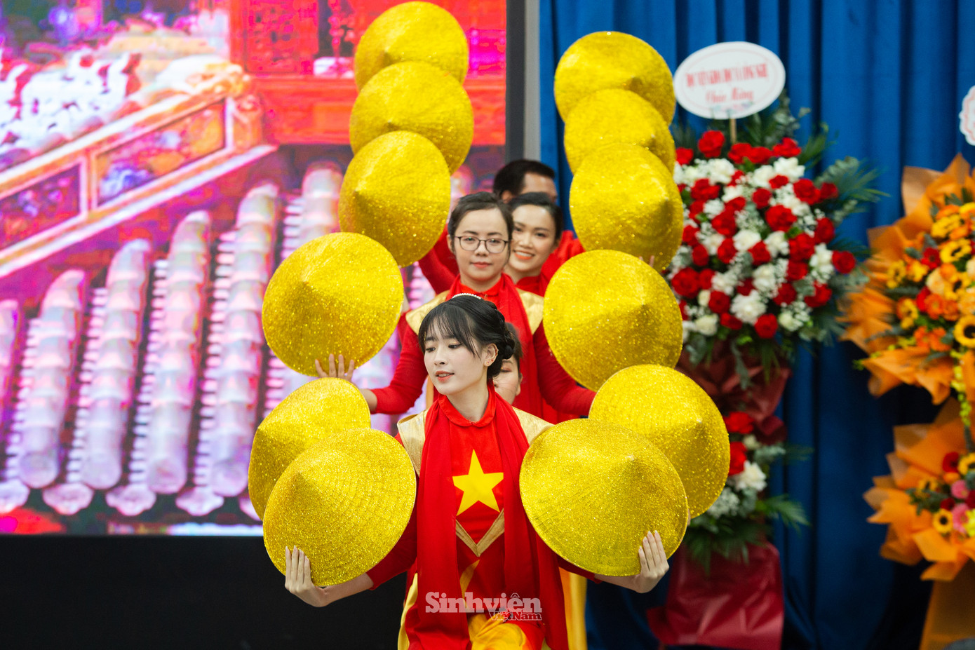 Các tiết mục văn nghệ của sinh viên USTH Việt Nam và Pháp.