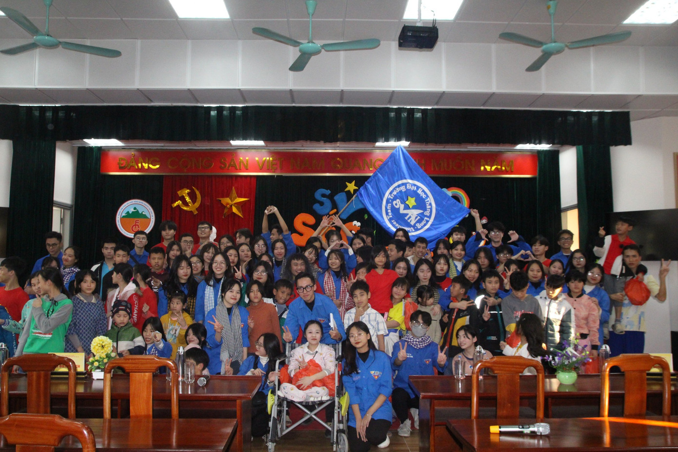 Với tấm lòng nhân ái, Hải Anh đã tích cực tham gia các hoạt động trong Chương trình sắc xuân, mang đến niềm vui cho các bạn nhỏ tại Trung tâm Thụy An.