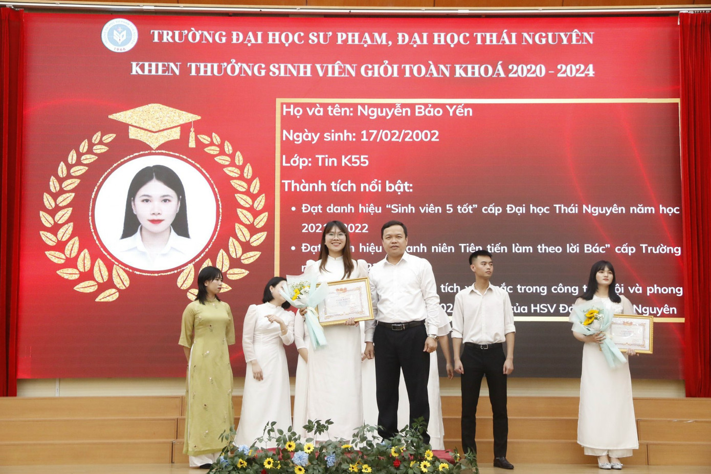 Sinh viên tốt nghiệp loại Giỏi của Trường Đại học Sư phạm, Đại học Thái Nguyên.