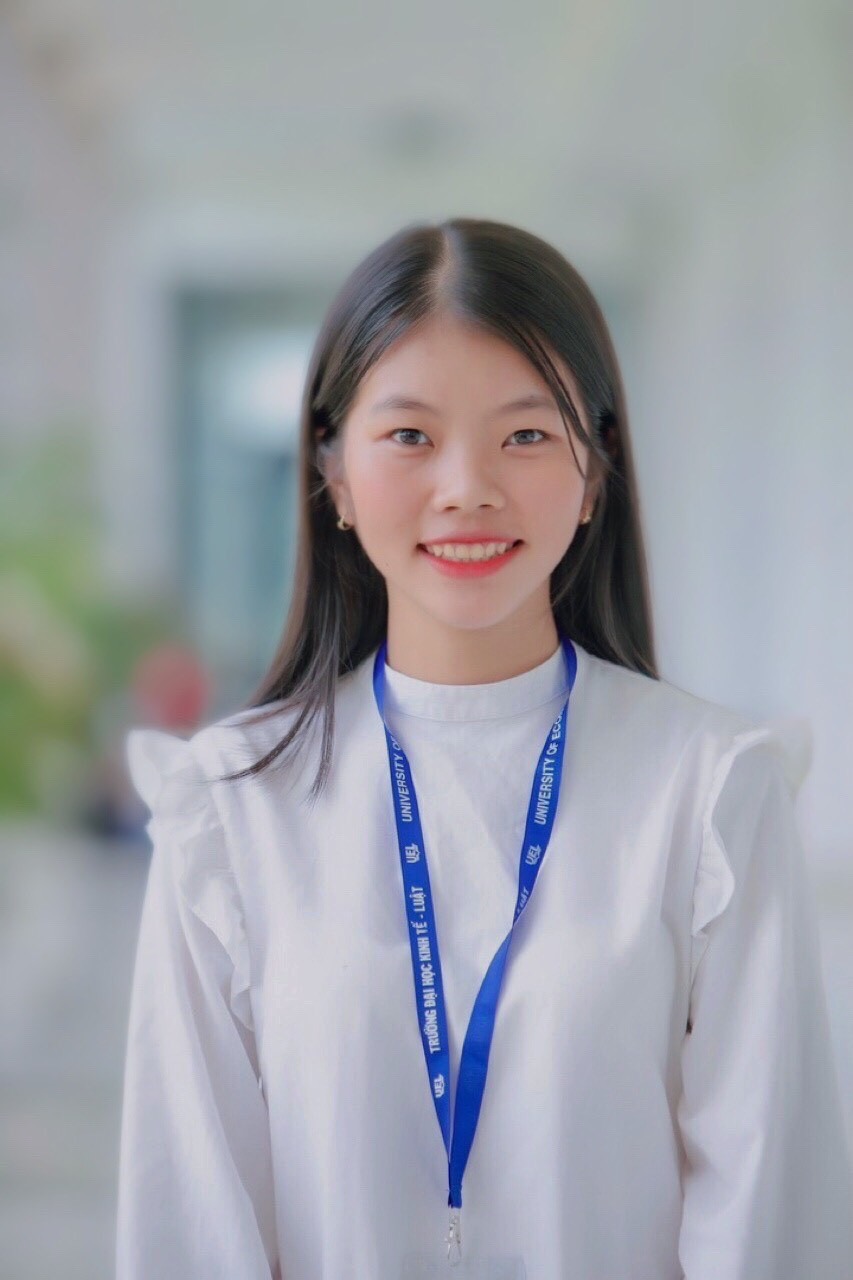 Nguyễn Đỗ Anh Thư hiện đang là sinh viên năm cuối ngành Kinh tế và quản lý công tại trường Đại học Kinh tế - Luật, ĐH Quốc gia TPHCM. Nguyễn Đỗ Anh Thư hiện đang là sinh viên năm cuối ngành Kinh tế và quản lý công tại trường Đại học Kinh tế - Luật, ĐH Quốc gia TPHCM.