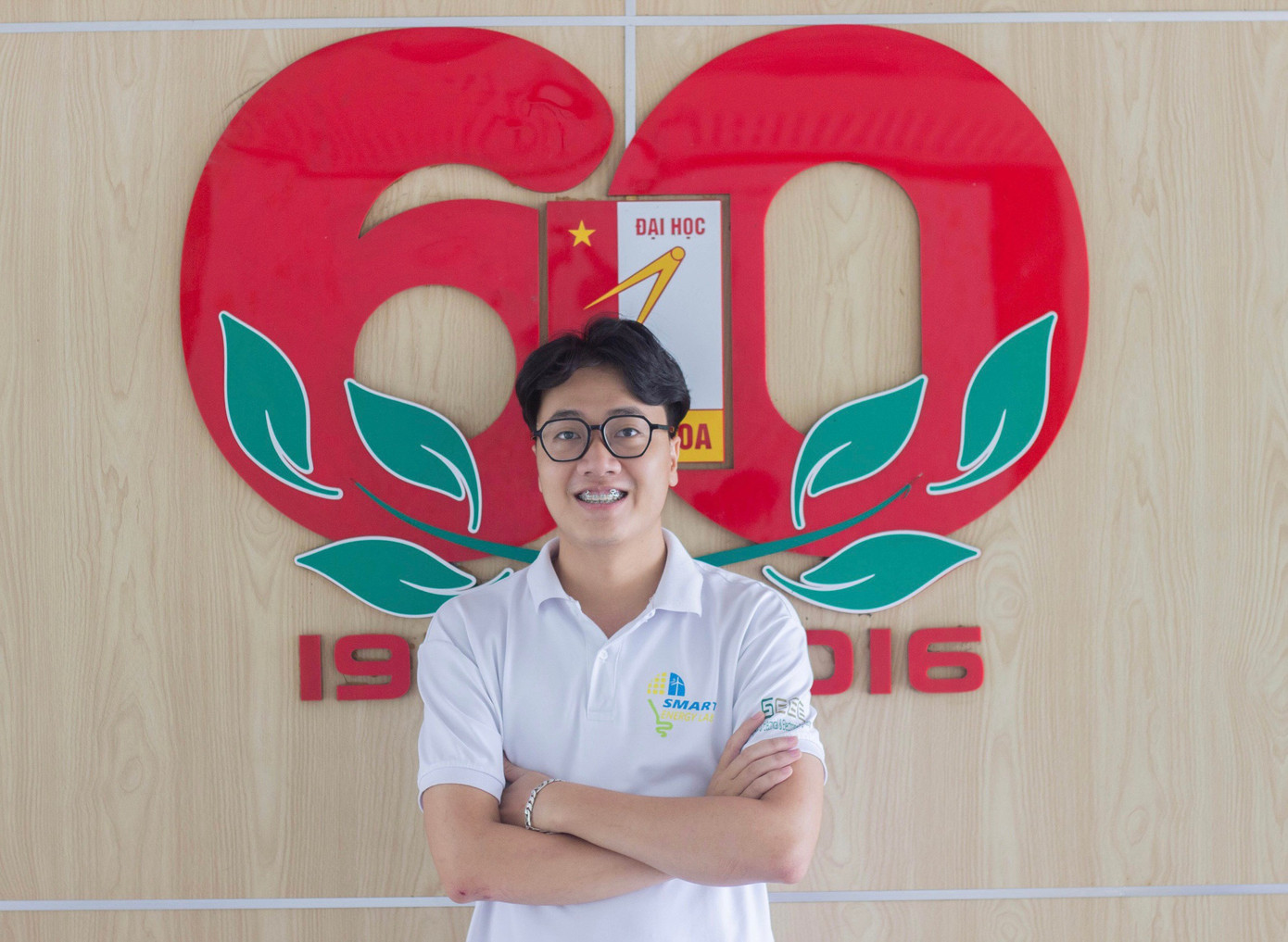 Trần Hữu Quỳnh (sinh năm 2000) là sinh viên khóa 64, trường Điện - Điện tử, Đại học Bách khoa Hà Nội.