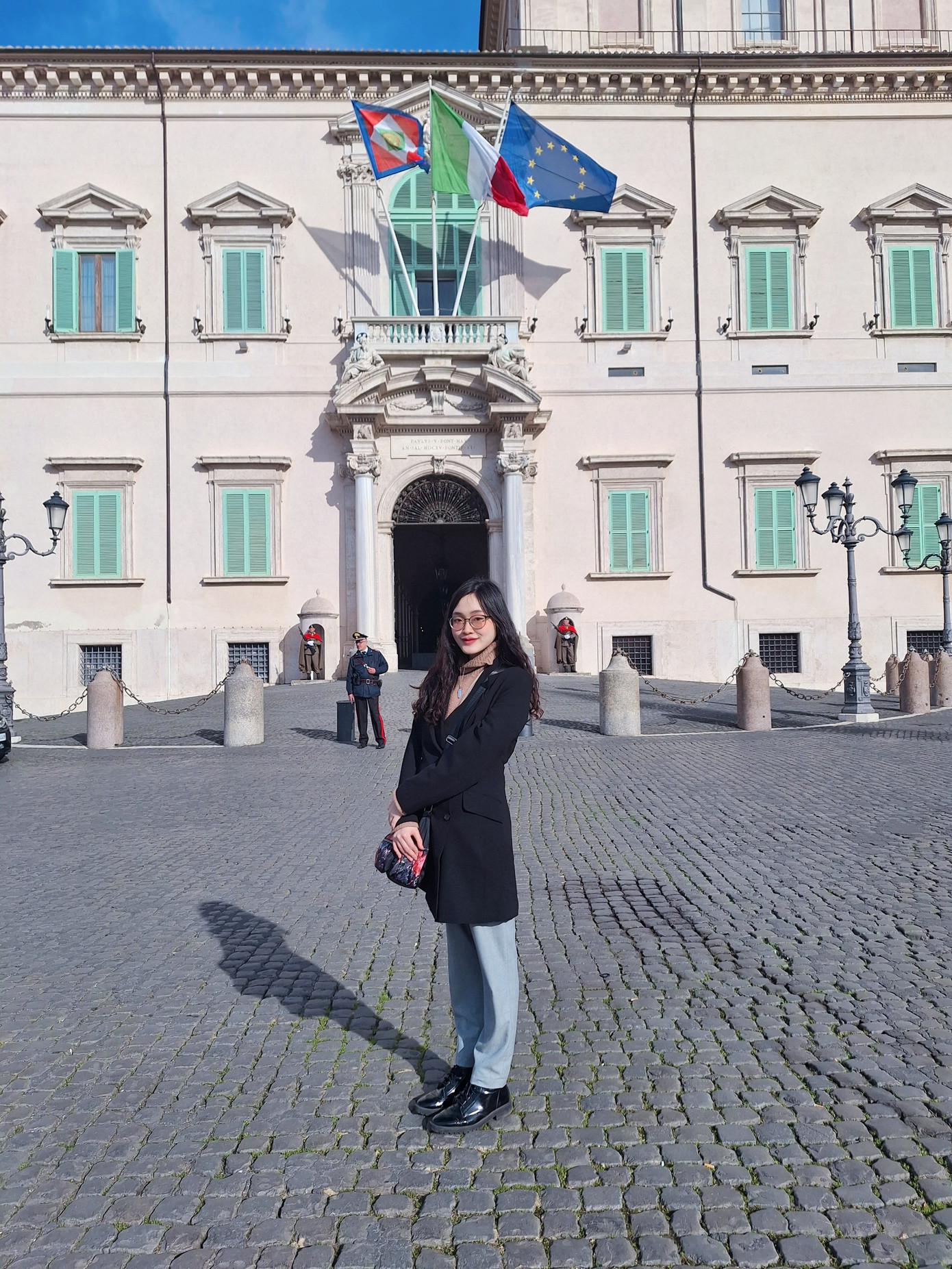 Từ khi đi du học đến nay, Khánh Linh chưa về nhà một lần nào. Tết Nguyên đán năm nay sẽ là cái Tết thứ 2 Khánh Linh đón ở nước ngoài. Từ khi đi du học đến nay, Khánh Linh chưa về nhà một lần nào. Tết Nguyên đán năm nay sẽ là cái Tết thứ 2 Khánh Linh đón ở nước ngoài.