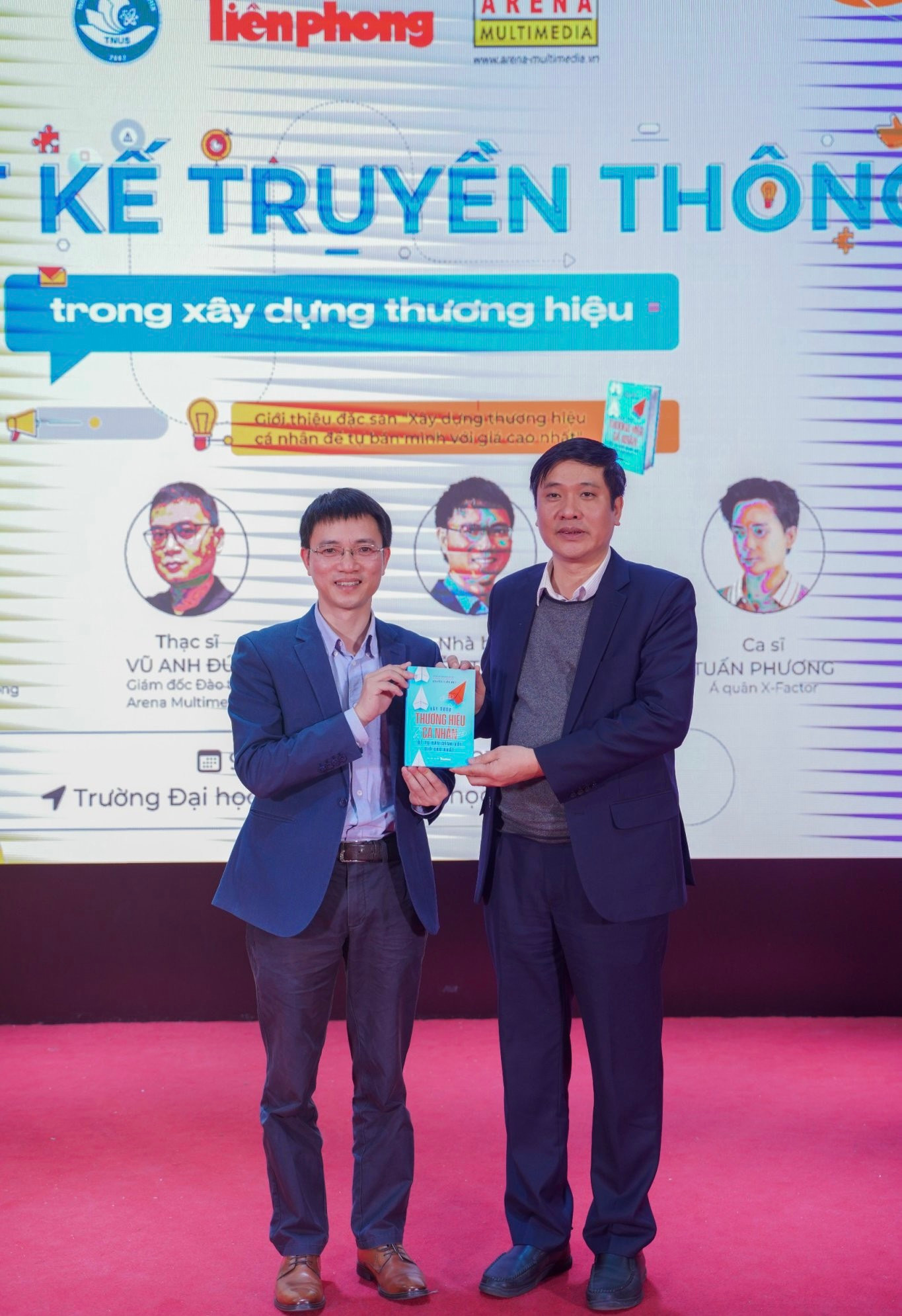 Chuỗi chương trình Thiết kế truyền thông trong xây dựng thương hiệu và giới thiệu đặc san “Xây dựng thương hiệu cá nhân để tự bán mình với giá cao nhất” đến với Trường Đại học Khoa học - Đại học Thái Nguyên. Chuỗi chương trình Thiết kế truyền thông trong xây dựng thương hiệu và giới thiệu đặc san “Xây dựng thương hiệu cá nhân để tự bán mình với giá cao nhất” đến với Trường Đại học Khoa học - Đại học Thái Nguyên.