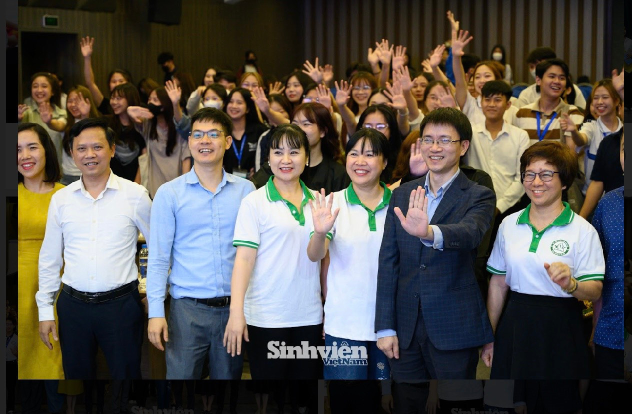 Chuỗi chương trình được các giảng viên và sinh viên Học viện Hành chính Quốc gia chào đón nồng nhiệt. Chuỗi chương trình được các giảng viên và sinh viên Học viện Hành chính Quốc gia chào đón nồng nhiệt.