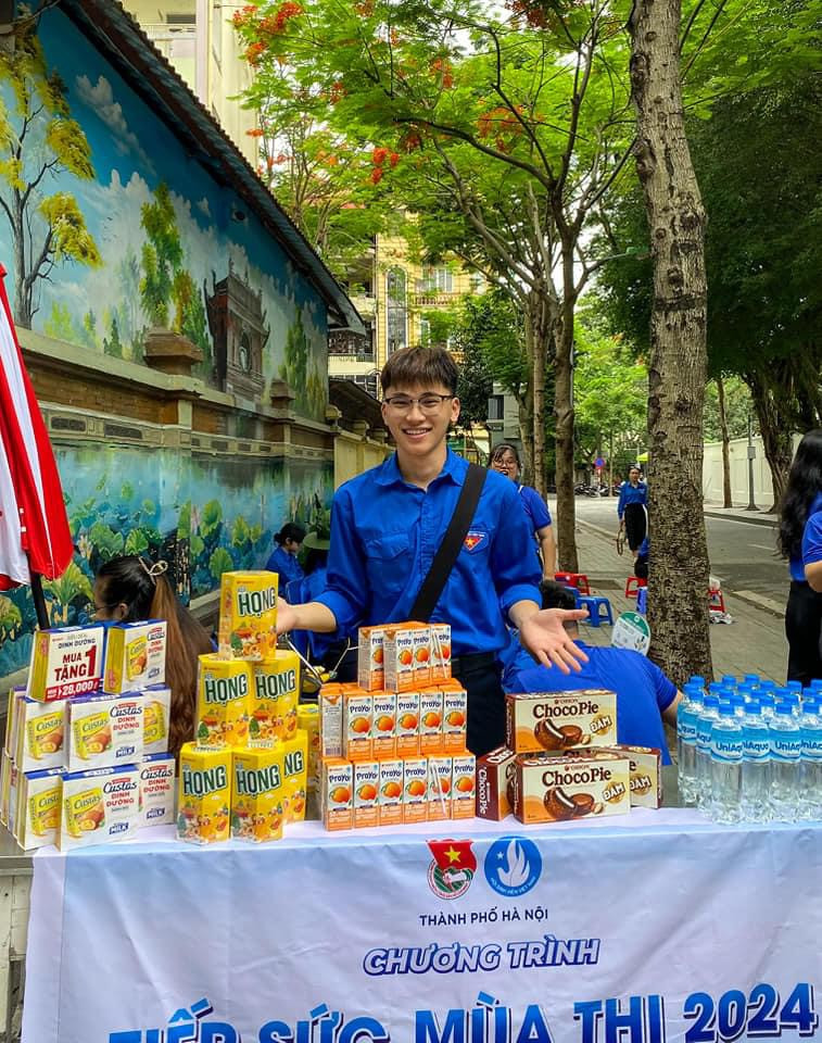 Thế An tại điểm Trường THPT tham gia chương trình "Tiếp sức mùa thi 2024". Thế An tại điểm Trường THPT tham gia chương trình "Tiếp sức mùa thi 2024".