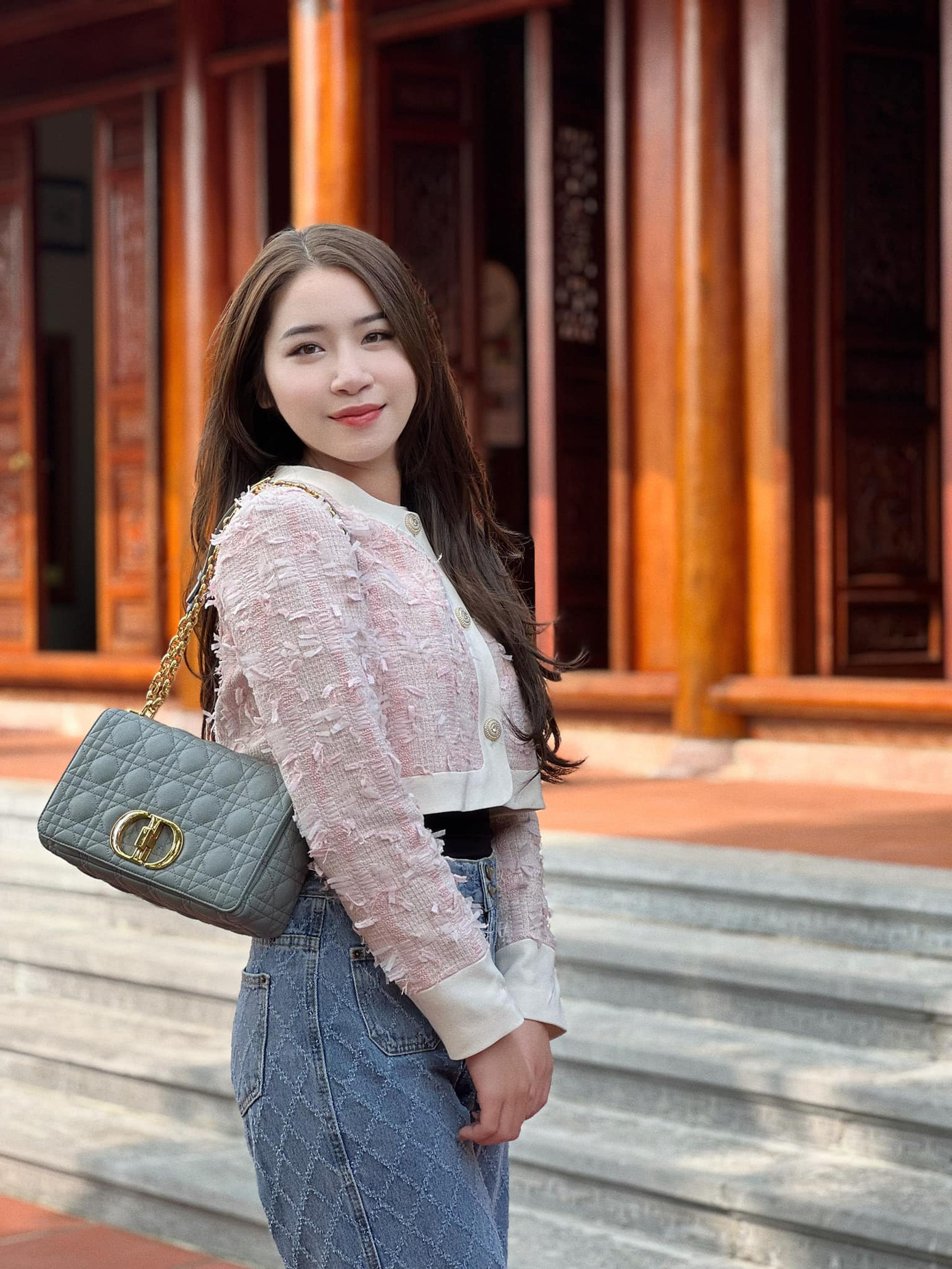 Khánh Huyền luôn trân quý mọi thử thách trong cuộc sống. Khánh Huyền luôn trân quý mọi thử thách trong cuộc sống.