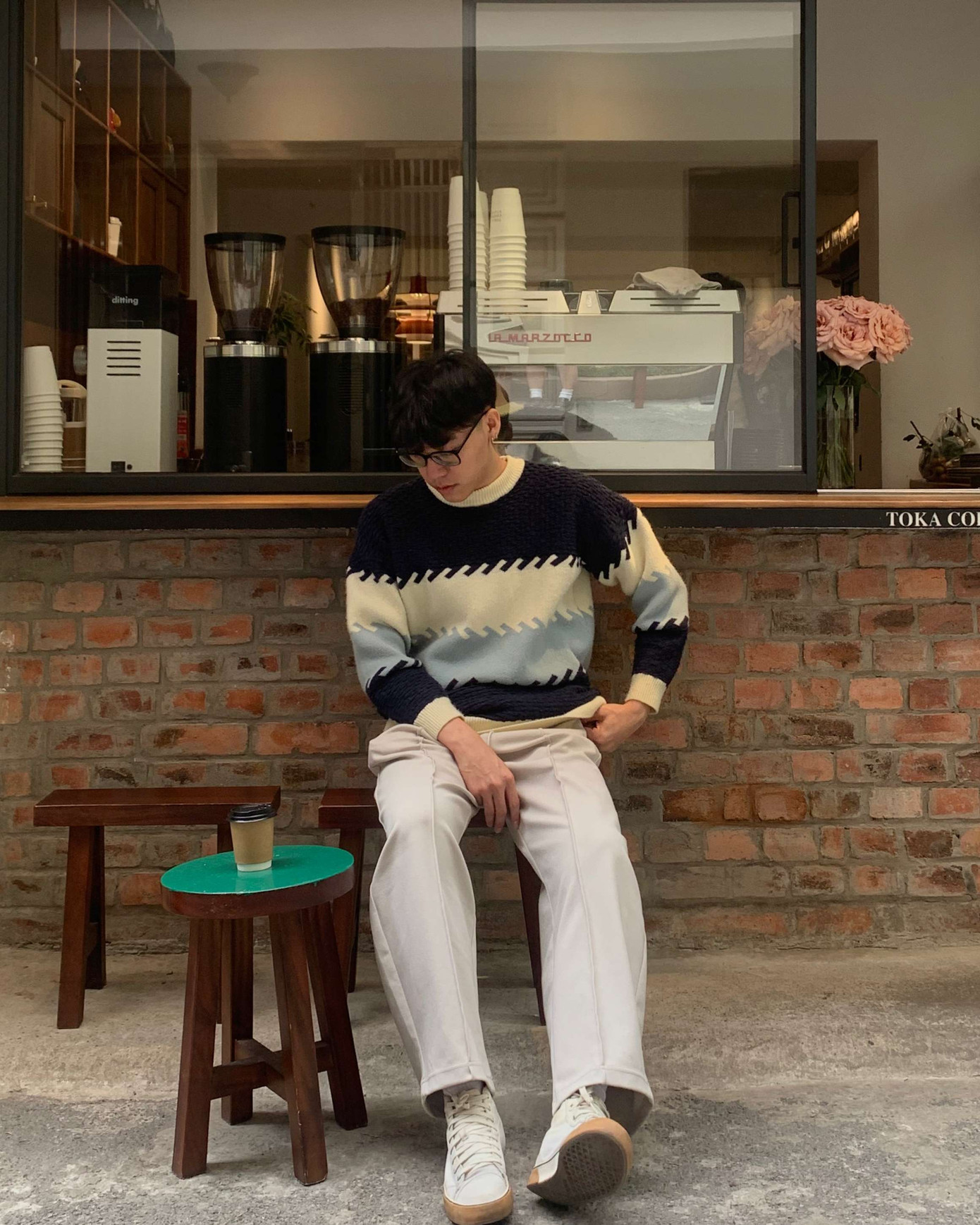 Những quán cà phê có thiết kế đẹp là địa điểm học lý tưởng của Cường. Những quán cà phê có thiết kế đẹp là địa điểm học lý tưởng của Cường.