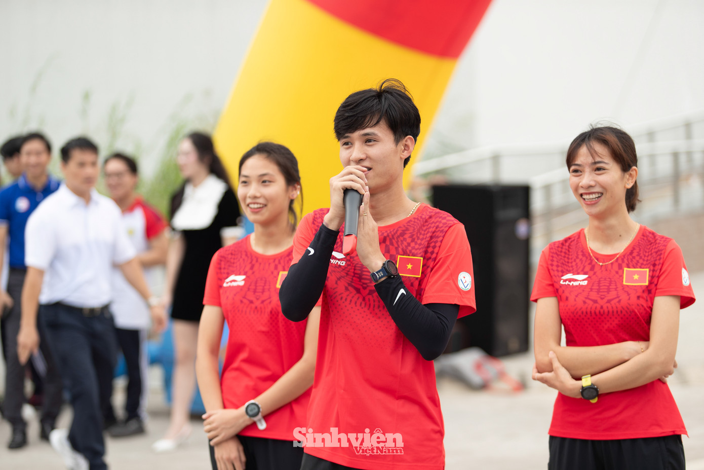 Các VĐV đội tuyển quốc gia giao lưu với sinh viên và cán bộ, giảng viên Học viện Tài chính.