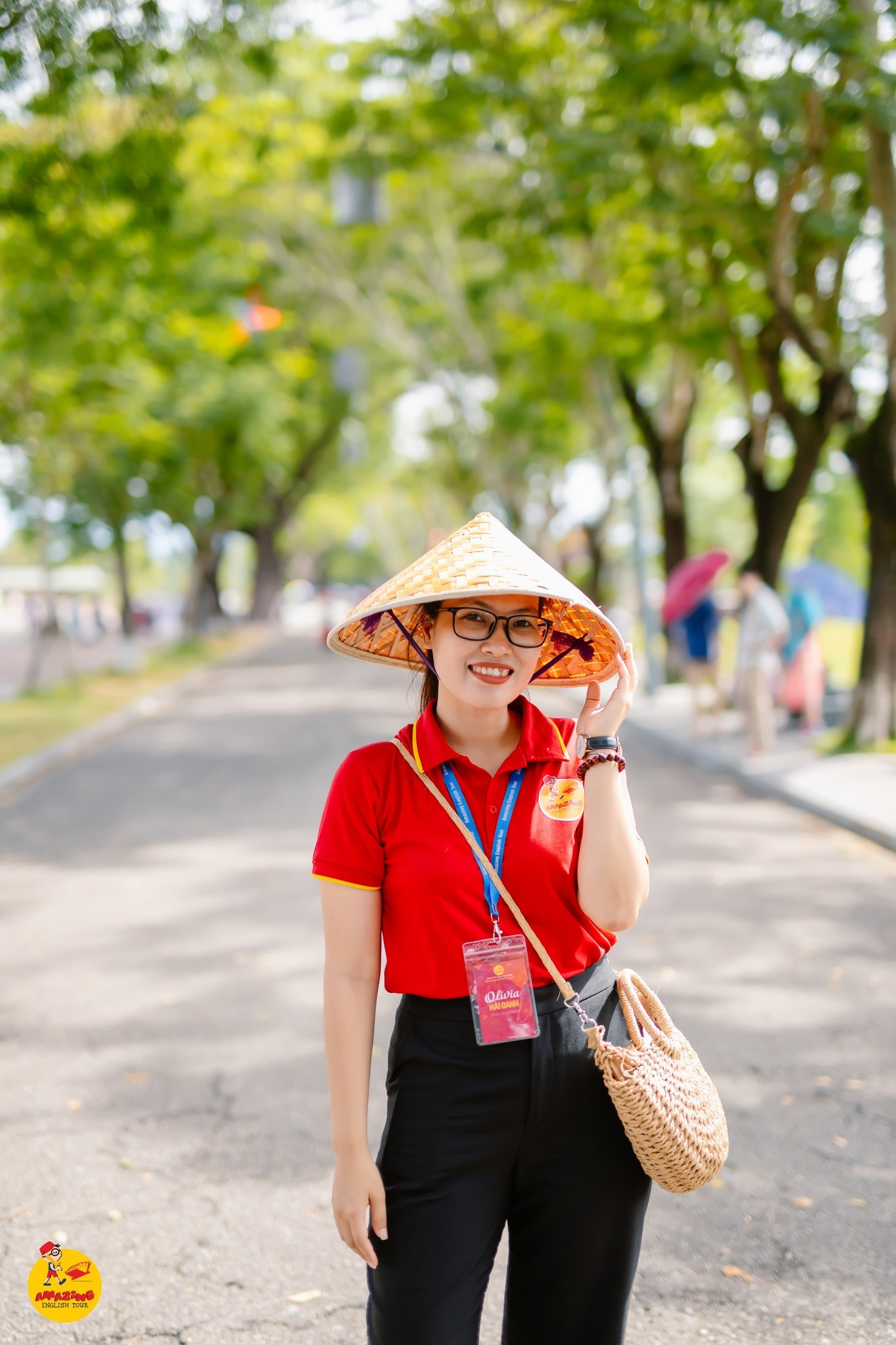 Chị Nguyễn Thị Hải Oanh - Founder & CEO Amazing English Tour, chuyên thiết kế và tổ chức tour du lịch giáo dục cho học sinh miền Trung. Chị Nguyễn Thị Hải Oanh - Founder & CEO Amazing English Tour, chuyên thiết kế và tổ chức tour du lịch giáo dục cho học sinh miền Trung.