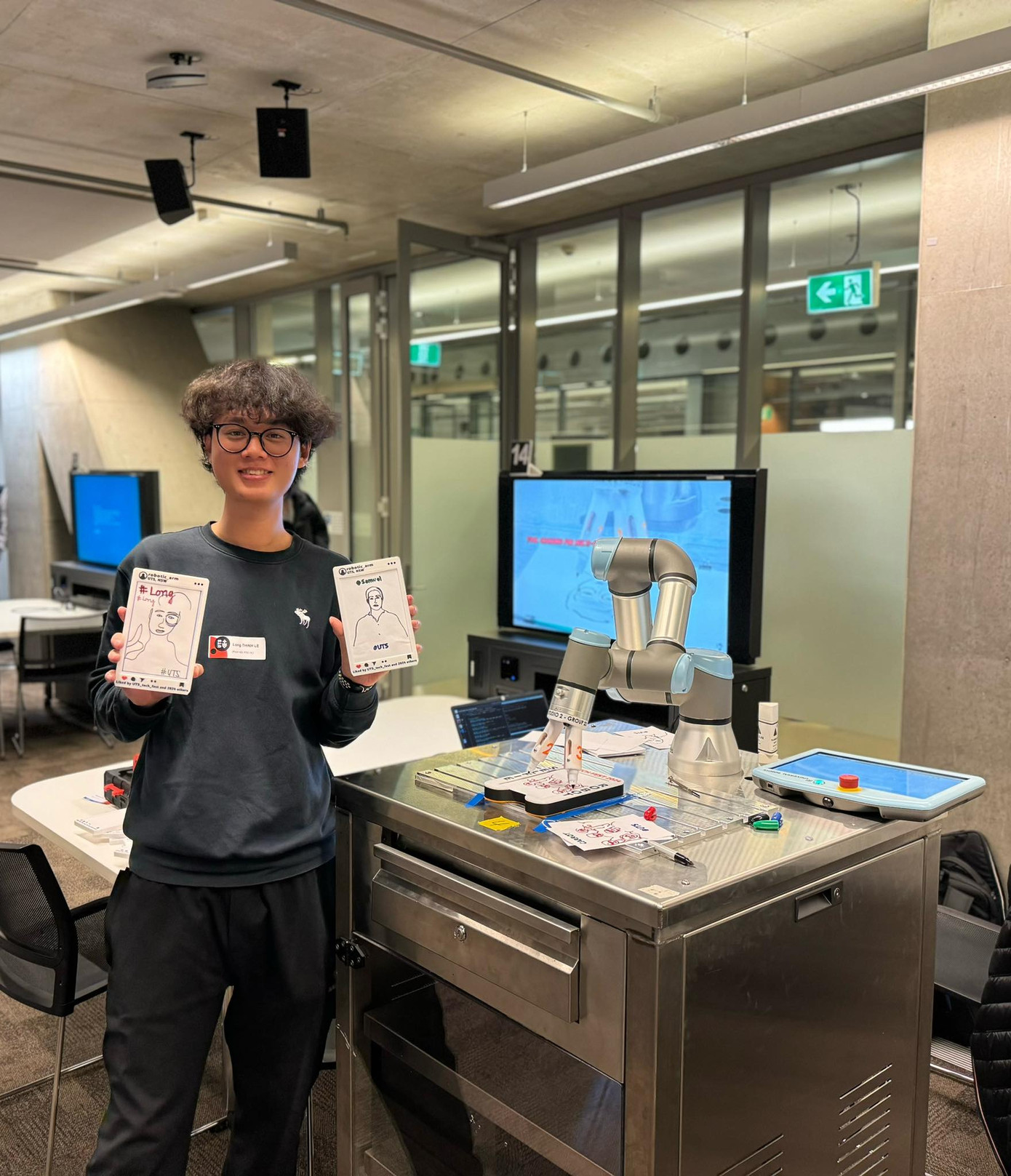 Long Thịnh đã đạt 2 giải “Runner-up in Best Robotics Project” và “People’s choice Award” tại Tech Festival UTS 2024.