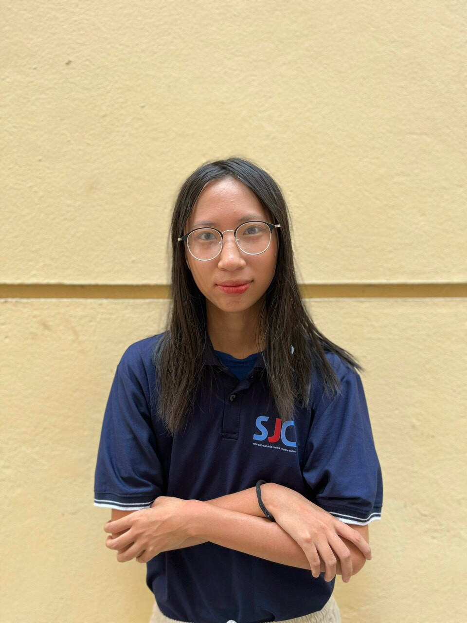 Phạm Ánh Dương là sinh viên ngành Báo chí Chất lượng cao Thông tư 23, Viện Đào tạo Báo chí và Truyền thông, Trường Đại học Khoa học Xã hội & Nhân văn, Đại học Quốc gia Hà Nội. Phạm Ánh Dương là sinh viên ngành Báo chí Chất lượng cao Thông tư 23, Viện Đào tạo Báo chí và Truyền thông, Trường Đại học Khoa học Xã hội & Nhân văn, Đại học Quốc gia Hà Nội.