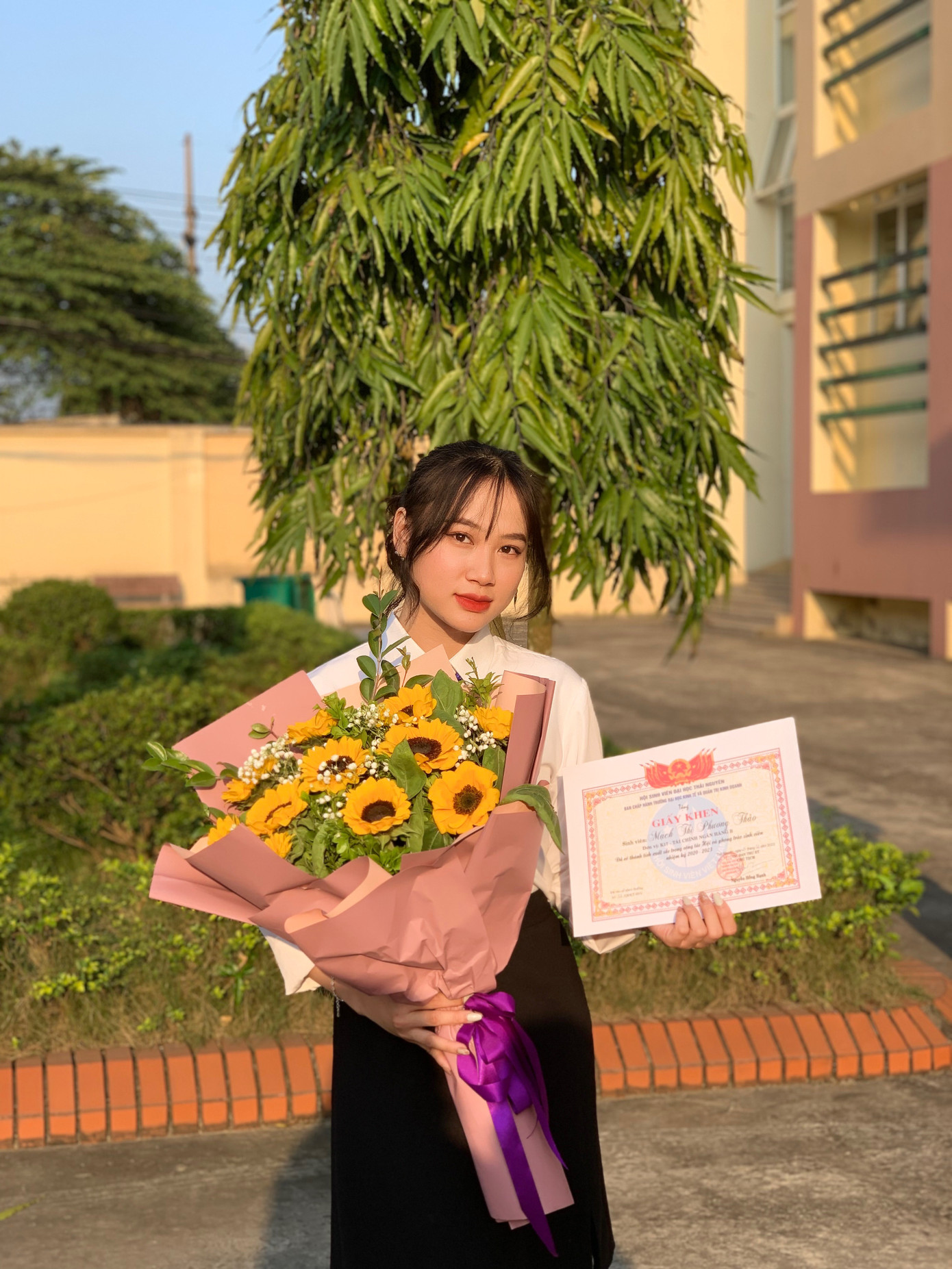 Phương Thảo vinh dự nhận Giấy khen tại Đại hội. Phương Thảo vinh dự nhận Giấy khen tại Đại hội.