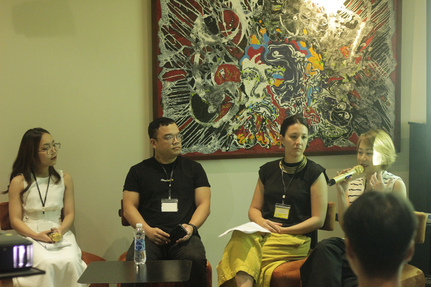 Thùy An và ban cố vấn của Trà Đá Mentor.