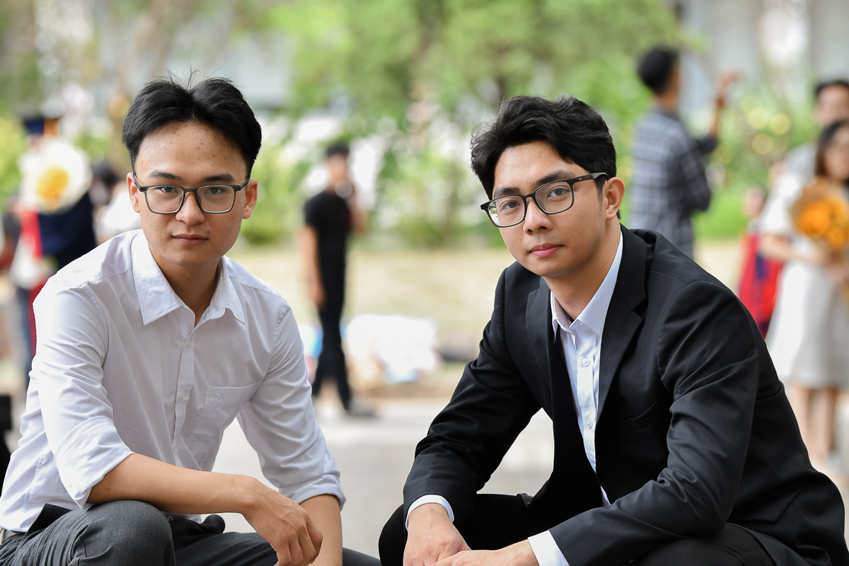 Nam và người bạn thân xuất sắc thời đại học mà cậu yêu quý.