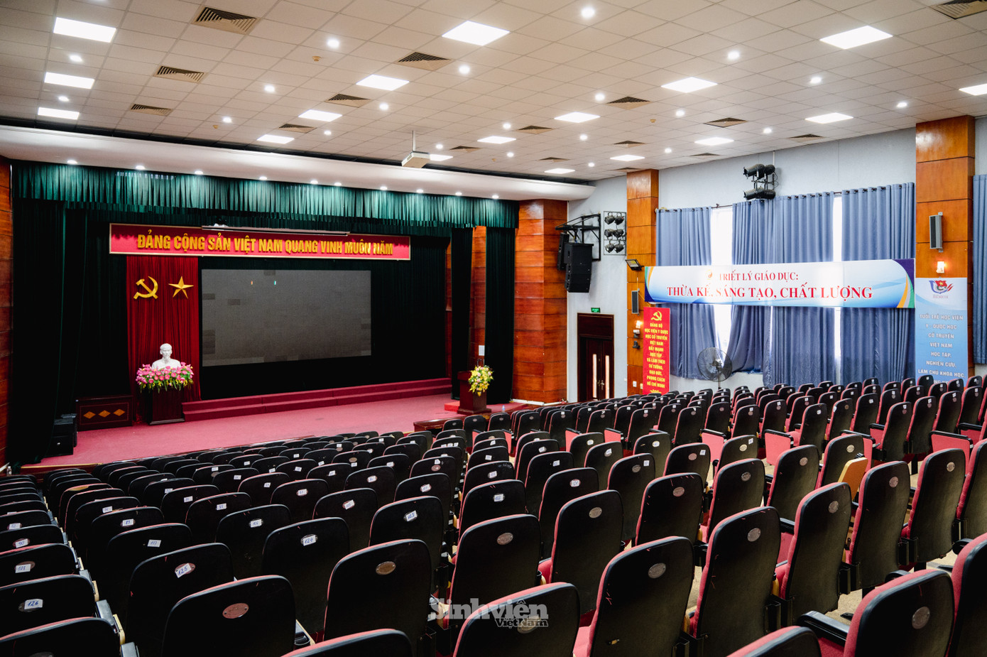 Hội trường Học viện Y dược học Cổ truyền Việt Nam.