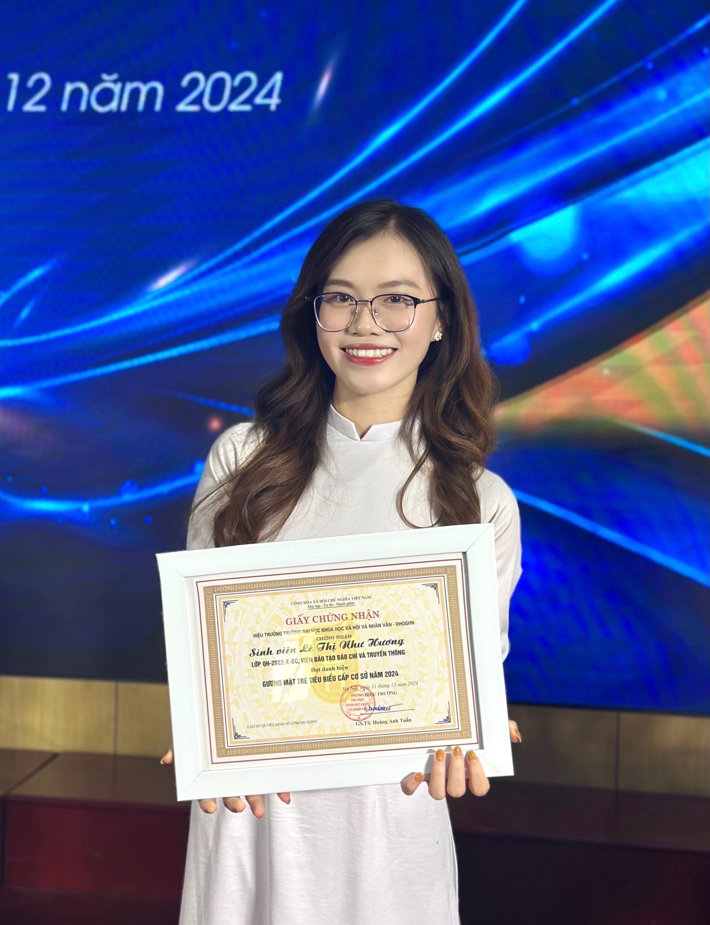 Như Hương đạt danh hiệu Gương mặt trẻ tiêu biểu cấp cơ sở năm 2024 của Trường Đại học Khoa học Xã hội và Nhân văn.