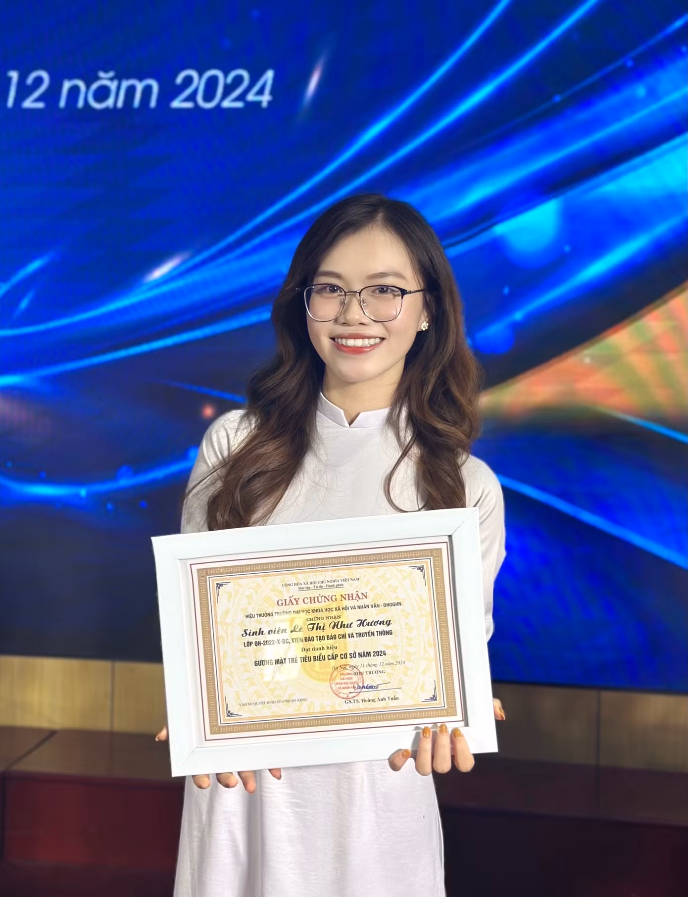 Như Hương đạt danh hiệu Gương mặt trẻ tiêu biểu cấp cơ sở năm 2024 của Trường Đại học Khoa học Xã hội và Nhân văn. Như Hương đạt danh hiệu Gương mặt trẻ tiêu biểu cấp cơ sở năm 2024 của Trường Đại học Khoa học Xã hội và Nhân văn.
