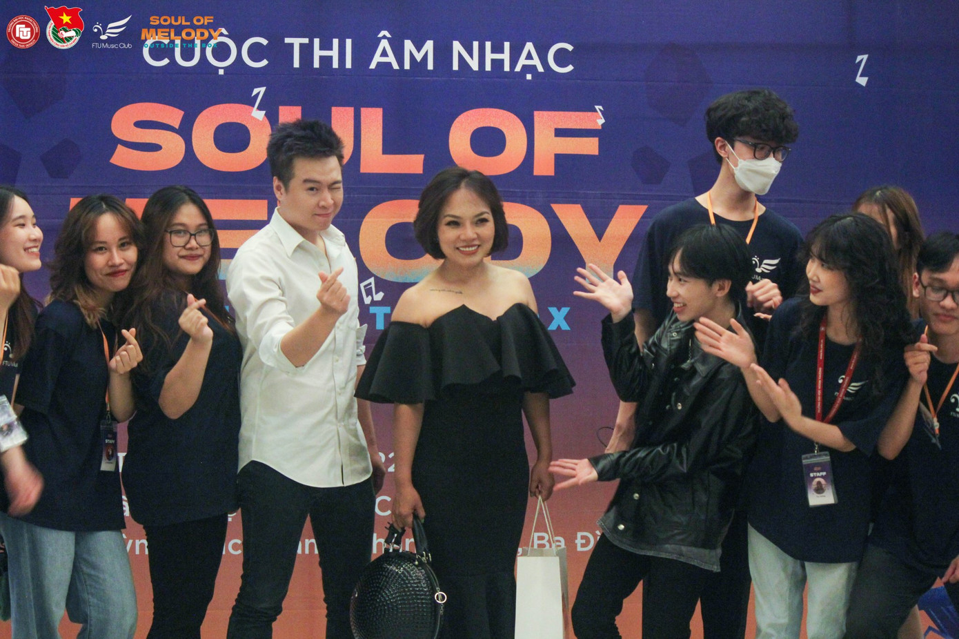 Huyền Minh (thứ 2 từ trái sang) và Ban Tổ chức Soul of Melody chụp hình cùng Nhạc sĩ Phạm Toàn Thắng và Ca sĩ Thái Thùy Linh. Huyền Minh (thứ 2 từ trái sang) và Ban Tổ chức Soul of Melody chụp hình cùng Nhạc sĩ Phạm Toàn Thắng và Ca sĩ Thái Thùy Linh.