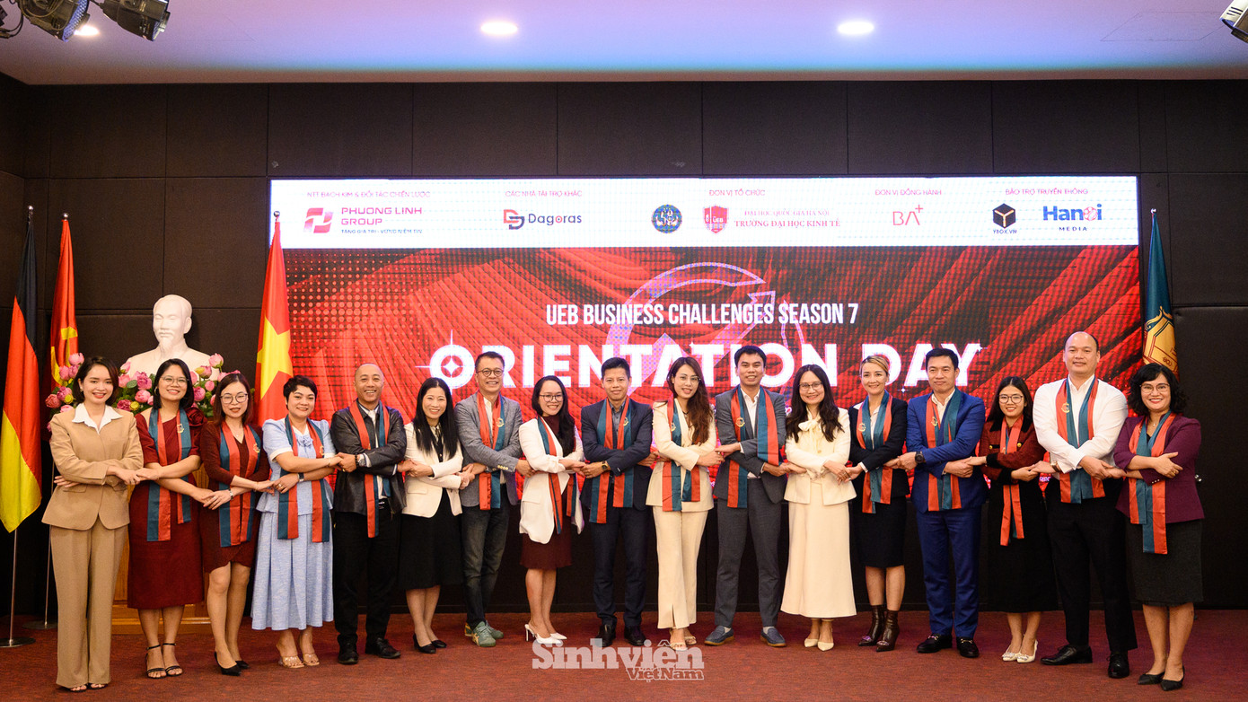 Đội ngũ cố vấn và mentors hướng dẫn với bề dày kinh nghiệm của cuộc thi năm nay. Đội ngũ cố vấn và mentors hướng dẫn với bề dày kinh nghiệm của cuộc thi năm nay.