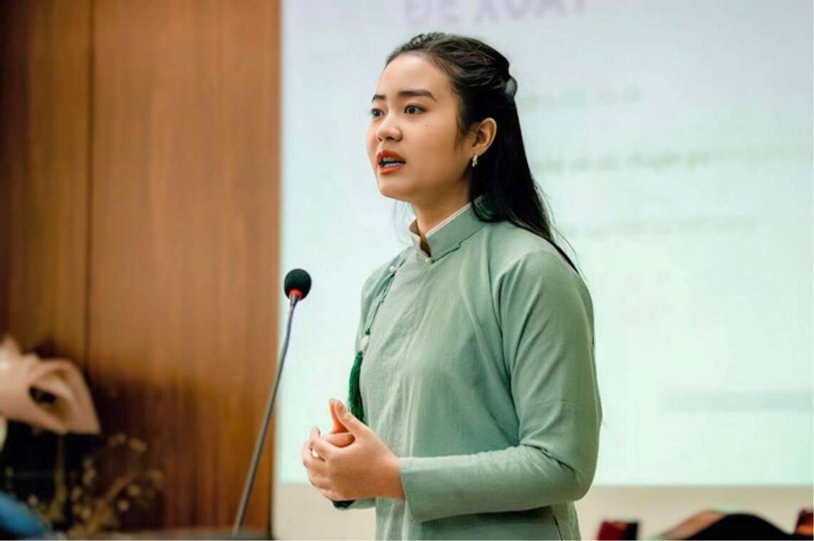 Cô nàng nhận ra thời sinh viên thật đẹp và không muốn nó trôi qua vội vã.