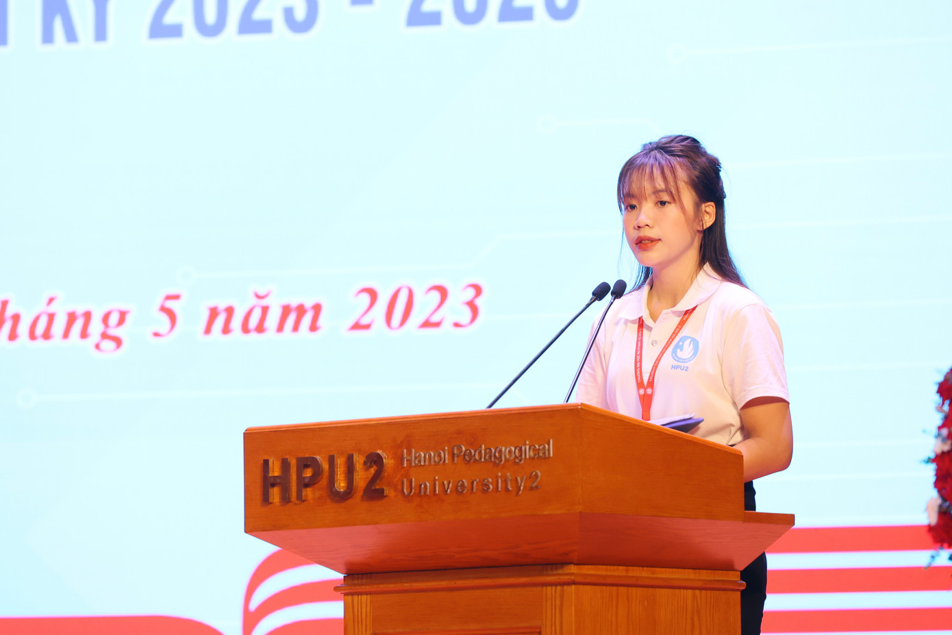 Dương phát biểu tại Đại hội Đại biểu Hội Sinh viên Việt Nam trường. Dương phát biểu tại Đại hội Đại biểu Hội Sinh viên Việt Nam trường.