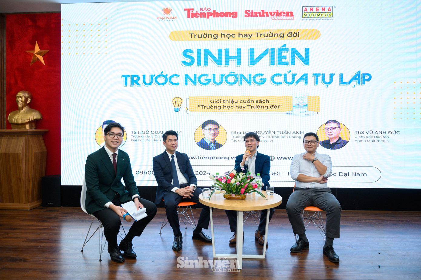 Đáp lại tinh thần 'say mê' của các bạn sinh viên, các diễn giả đã có những chia sẻ sâu ngay từ đầu chương trình và dành nhiều thời gian để lắng nghe, giải đáp các vấn đề, thắc mắc của các bạn sinh viên Đại Nam.