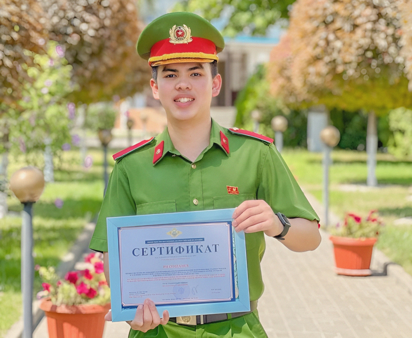 Đối với Gia Huy, du học không chỉ mang đến cho anh những kiến thức mới. Đối với Gia Huy, du học không chỉ mang đến cho anh những kiến thức mới.