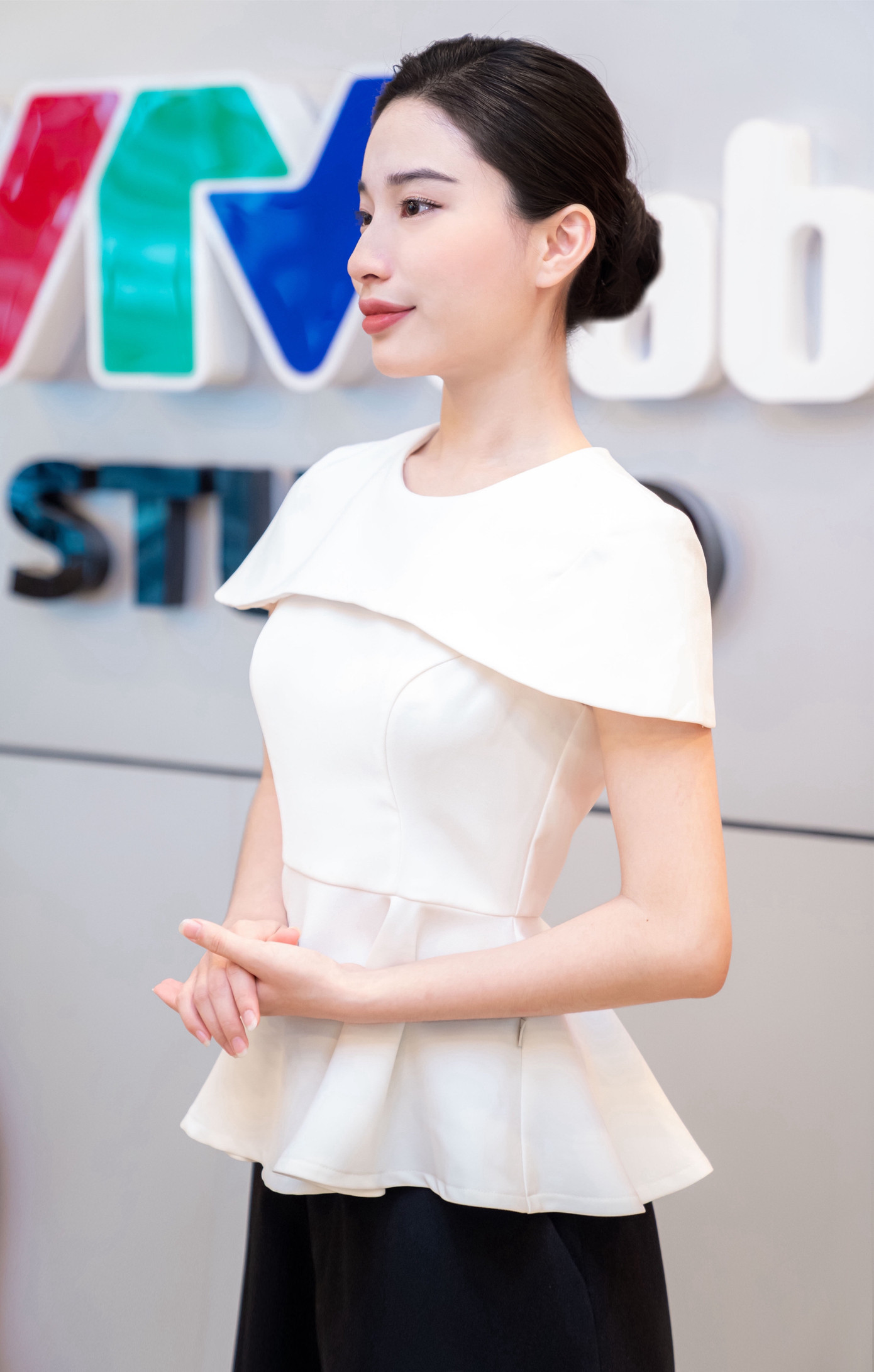 Ánh Dương tham gia casting bản tin tại VTVcab. Ánh Dương tham gia casting bản tin tại VTVcab.