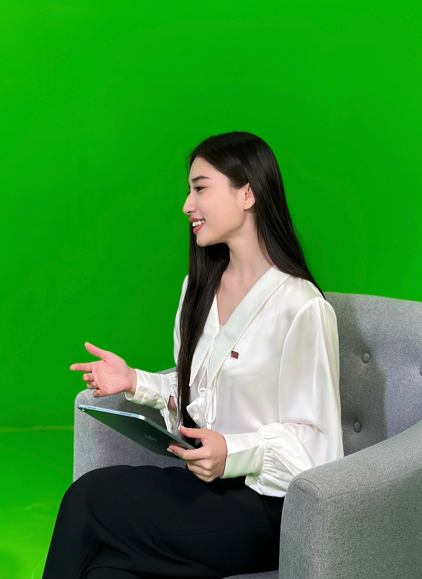 Ánh Dương tham gia học hỏi tại các toà soạn. Ánh Dương tham gia học hỏi tại các toà soạn.