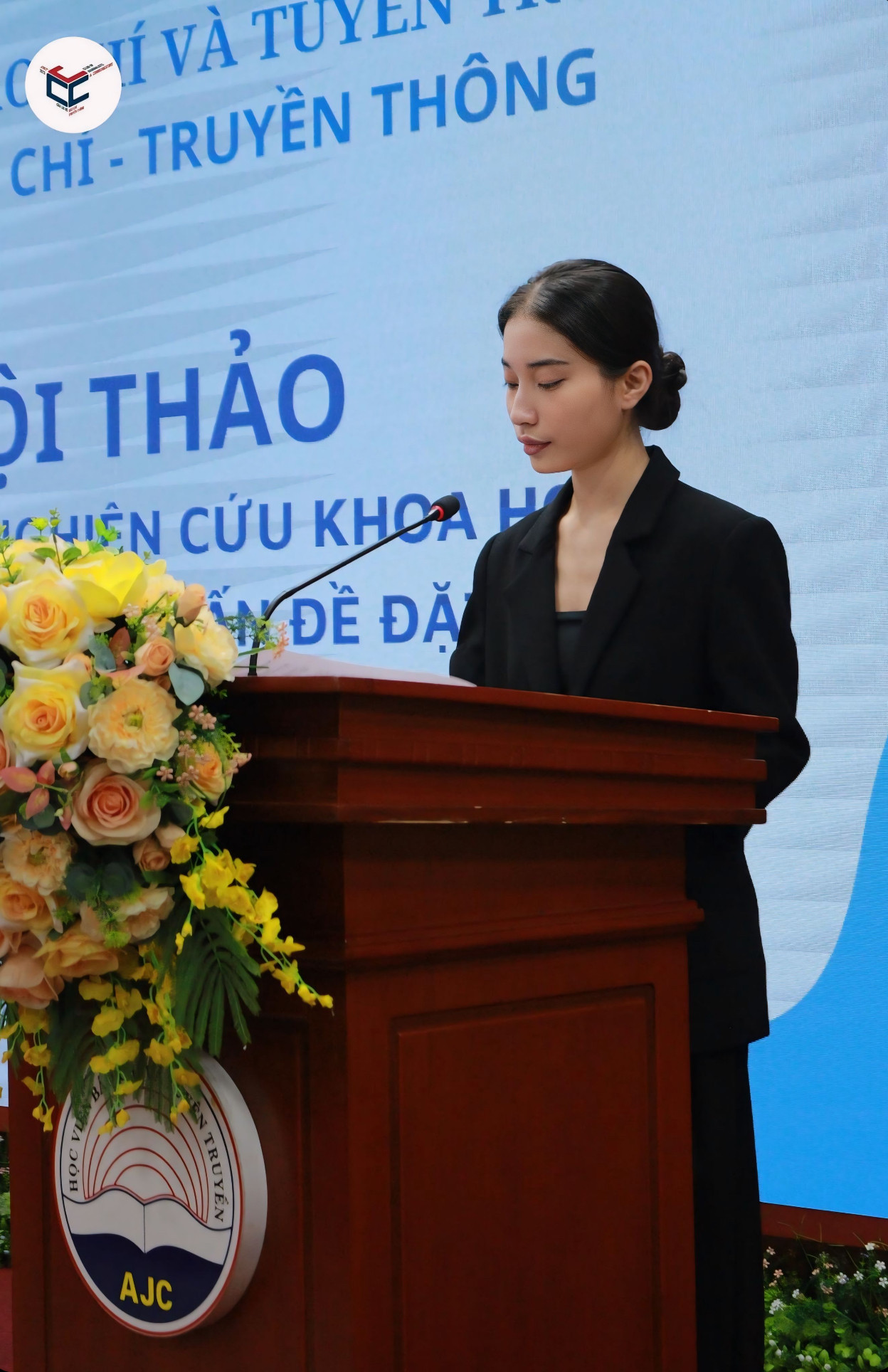 Ánh Dương tại Hội thảo khoa học sinh viên Viện Báo chí - Truyền thông. Ánh Dương tại Hội thảo khoa học sinh viên Viện Báo chí - Truyền thông.
