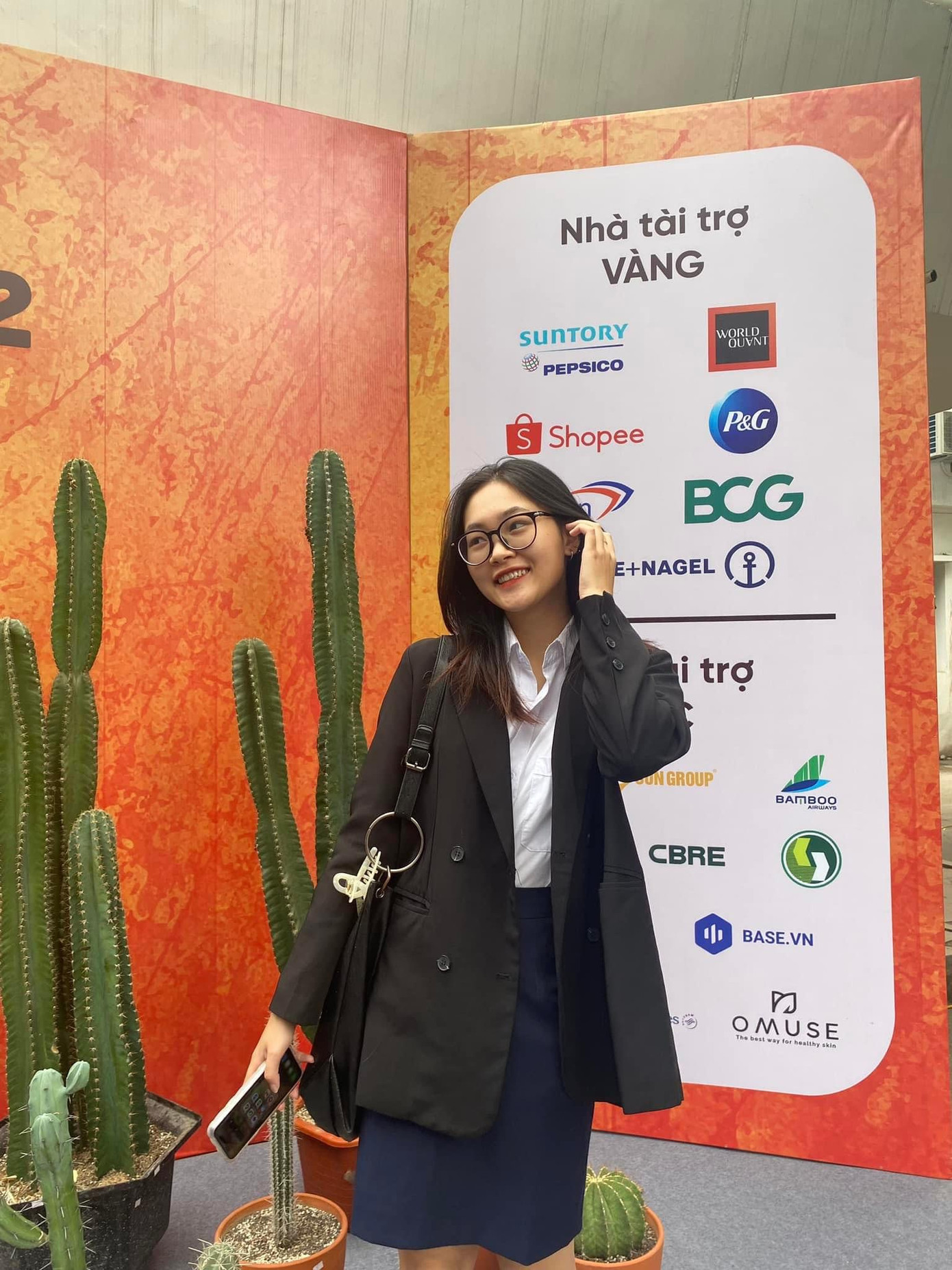 Huyền Trang từng giữ các chức vụ là Bí thư Chi đoàn Anh 01 – CLC Quản trị khách sạn – K59; quản lý Sự kiện tại Không gian Sáng tạo F-Hub thuộc Trung tâm hỗ trợ Sinh viên trường Đại học Ngoại thương khóa 2021-2022; và ban Chủ nhiệm khóa 1, trưởng Ban Sự kiện Hội sinh viên ngành Quản trị khách sạn trường Đại học Ngoại thương. Huyền Trang từng giữ các chức vụ là Bí thư Chi đoàn Anh 01 – CLC Quản trị khách sạn – K59; quản lý Sự kiện tại Không gian Sáng tạo F-Hub thuộc Trung tâm hỗ trợ Sinh viên trường Đại học Ngoại thương khóa 2021-2022; và ban Chủ nhiệm khóa 1, trưởng Ban Sự kiện Hội sinh viên ngành Quản trị khách sạn trường Đại học Ngoại thương.