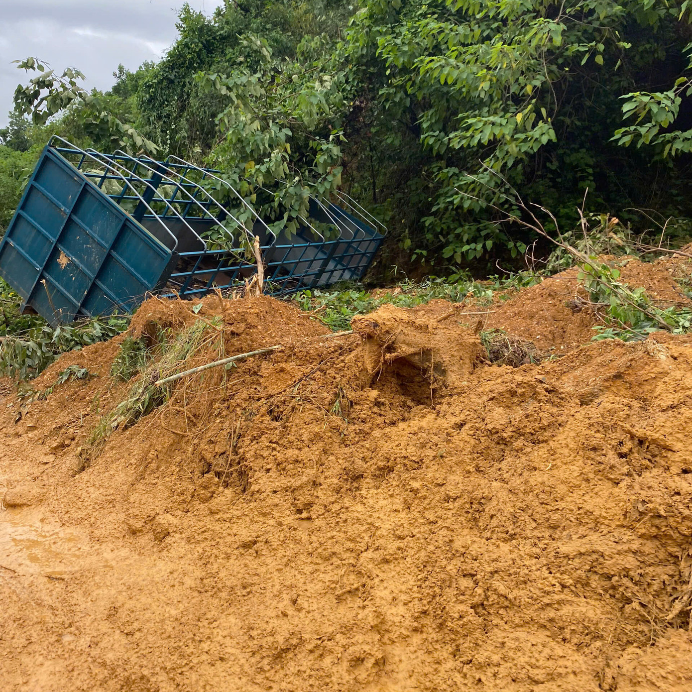 Hàng loạt điểm sạt lở trên tuyến đường từ thành phố Thái Nguyên đến Định Hoá.