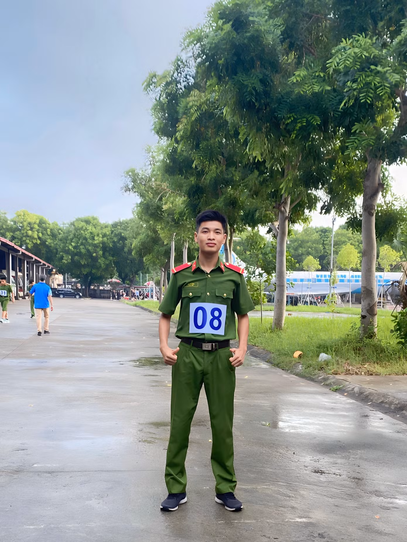 Sau khi xuất ngũ, Bình quyết định tiếp thử sức mình một lần nữa, với lợi thế cộng điểm xuất ngũ.