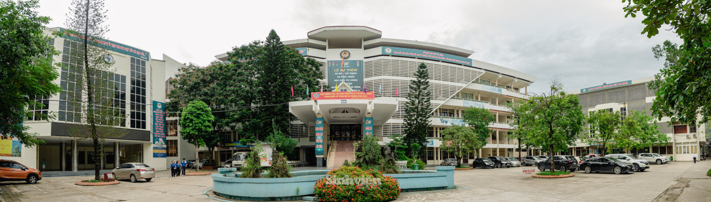 Học viện Tài chính trụ sở chính (58 Lê Văn Hiến, phường Đức Thắng, quận Bắc Từ Liêm) cách cơ sở mới khoảng 1,2 km. Học viện Tài chính trụ sở chính (58 Lê Văn Hiến, phường Đức Thắng, quận Bắc Từ Liêm) cách cơ sở mới khoảng 1,2 km.