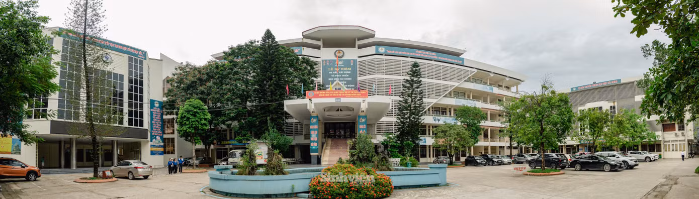 Học viện Tài chính trụ sở chính (58 Lê Văn Hiến, phường Đức Thắng, quận Bắc Từ Liêm) cách cơ sở mới khoảng 1,2 km.