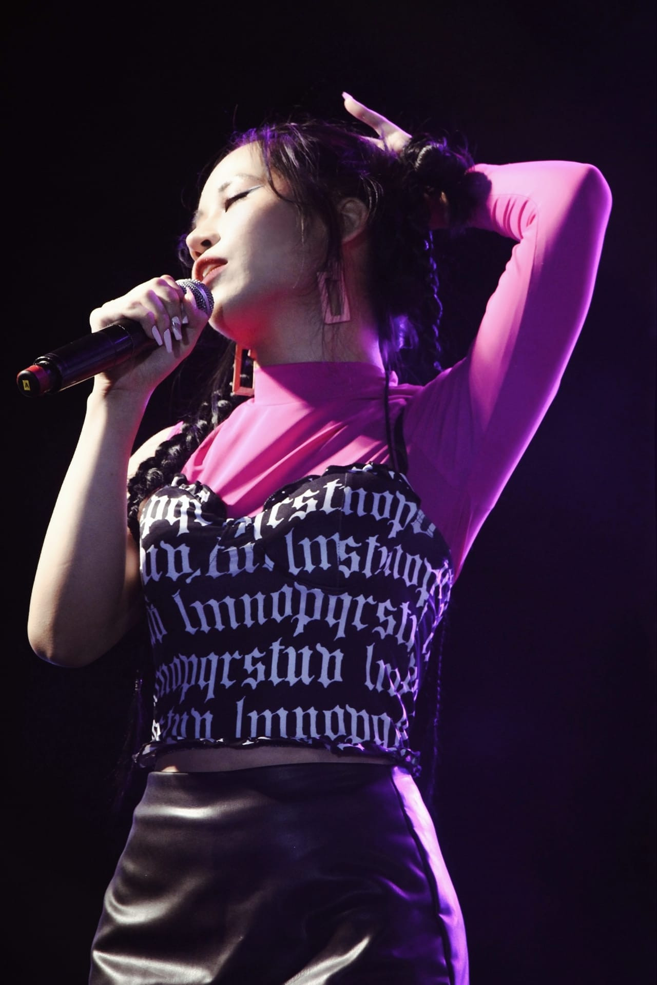 Huyền Minh biểu diễn trên sân khấu FCD (FTU Club’s Day). Huyền Minh biểu diễn trên sân khấu FCD (FTU Club’s Day).