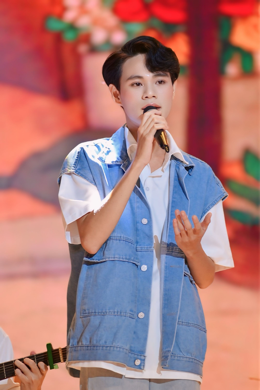 Trí Hiếu là Talent tại Chương trình đặc trưng Thiên Điểu 2024 - Thấu để hiểu - Chạm để yêu thương tại Khoa Xã hội và Nhân văn. Trí Hiếu là Talent tại Chương trình đặc trưng Thiên Điểu 2024 - Thấu để hiểu - Chạm để yêu thương tại Khoa Xã hội và Nhân văn.