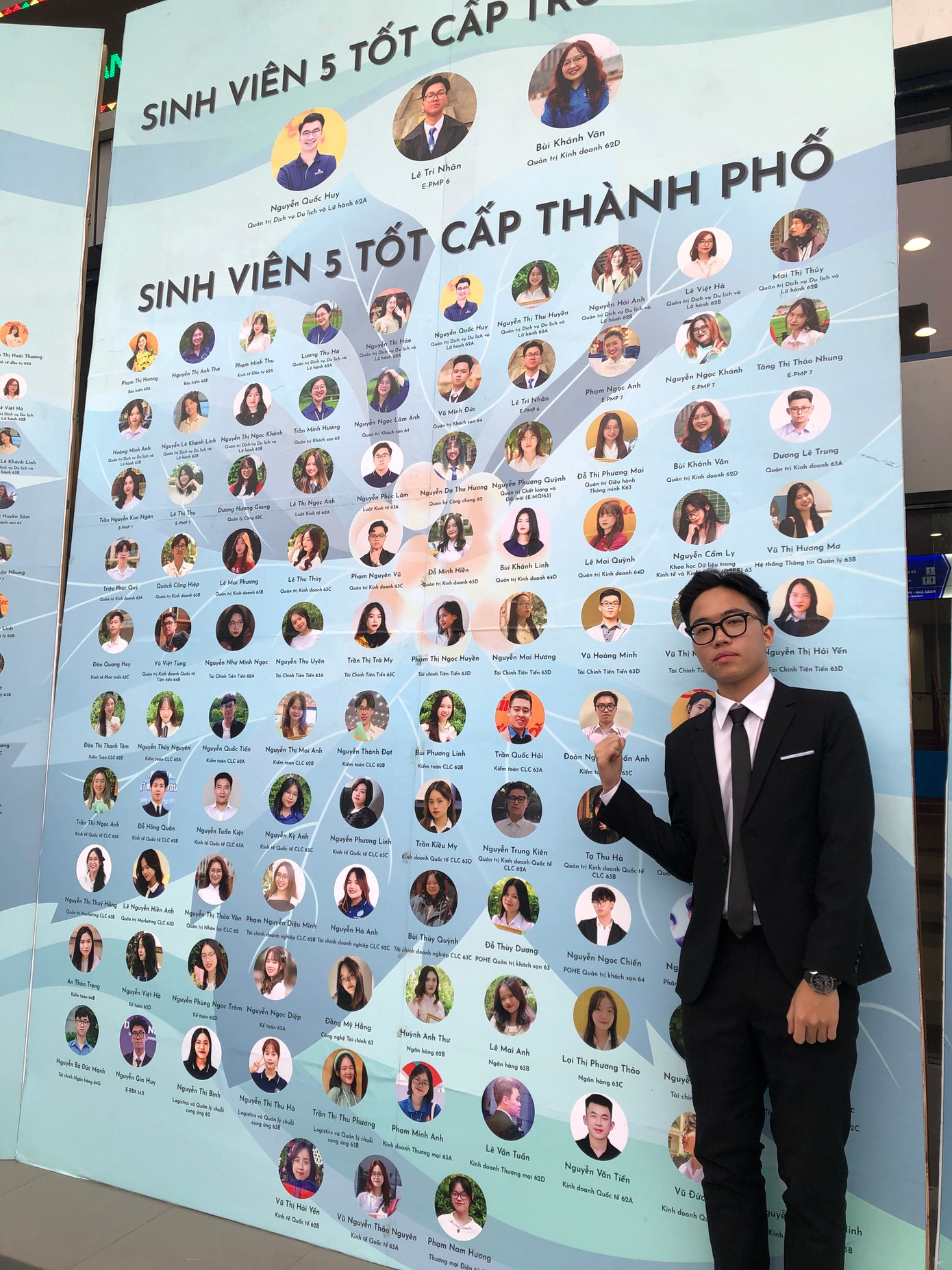 Tuấn Anh tại Lễ trao giải Sinh viên 5 Tốt cấp Thành phố.