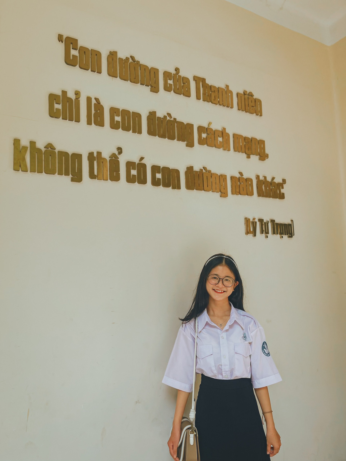 Chủ động tìm hiểu lịch sử và biết ơn sự hi sinh của thế hệ đi trước. Chủ động tìm hiểu lịch sử và biết ơn sự hi sinh của thế hệ đi trước.