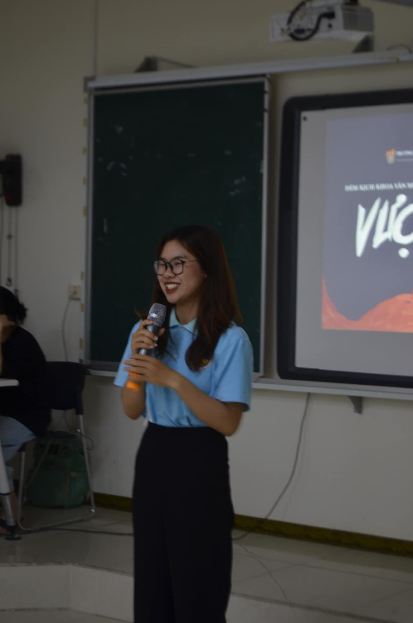 Trà My dần trở nên tự tin hơn qua những hoạt động Đoàn - Hội. Trà My dần trở nên tự tin hơn qua những hoạt động Đoàn - Hội.