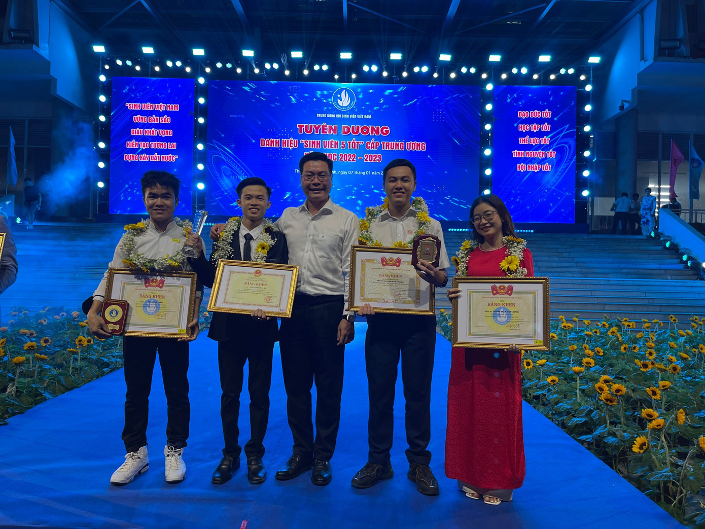 Giải thưởng Sao Tháng Giêng cấp Trung ương là “món quà” vô giá ghi nhận sự nỗ lực và cố gắng của sinh viên.